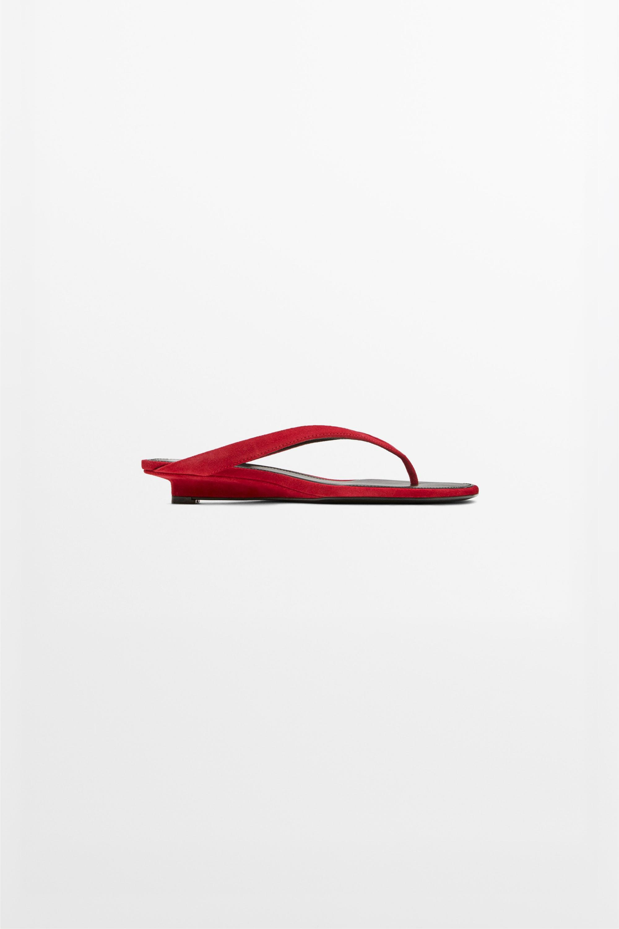 Mid-heel sandals with toe divider — RED