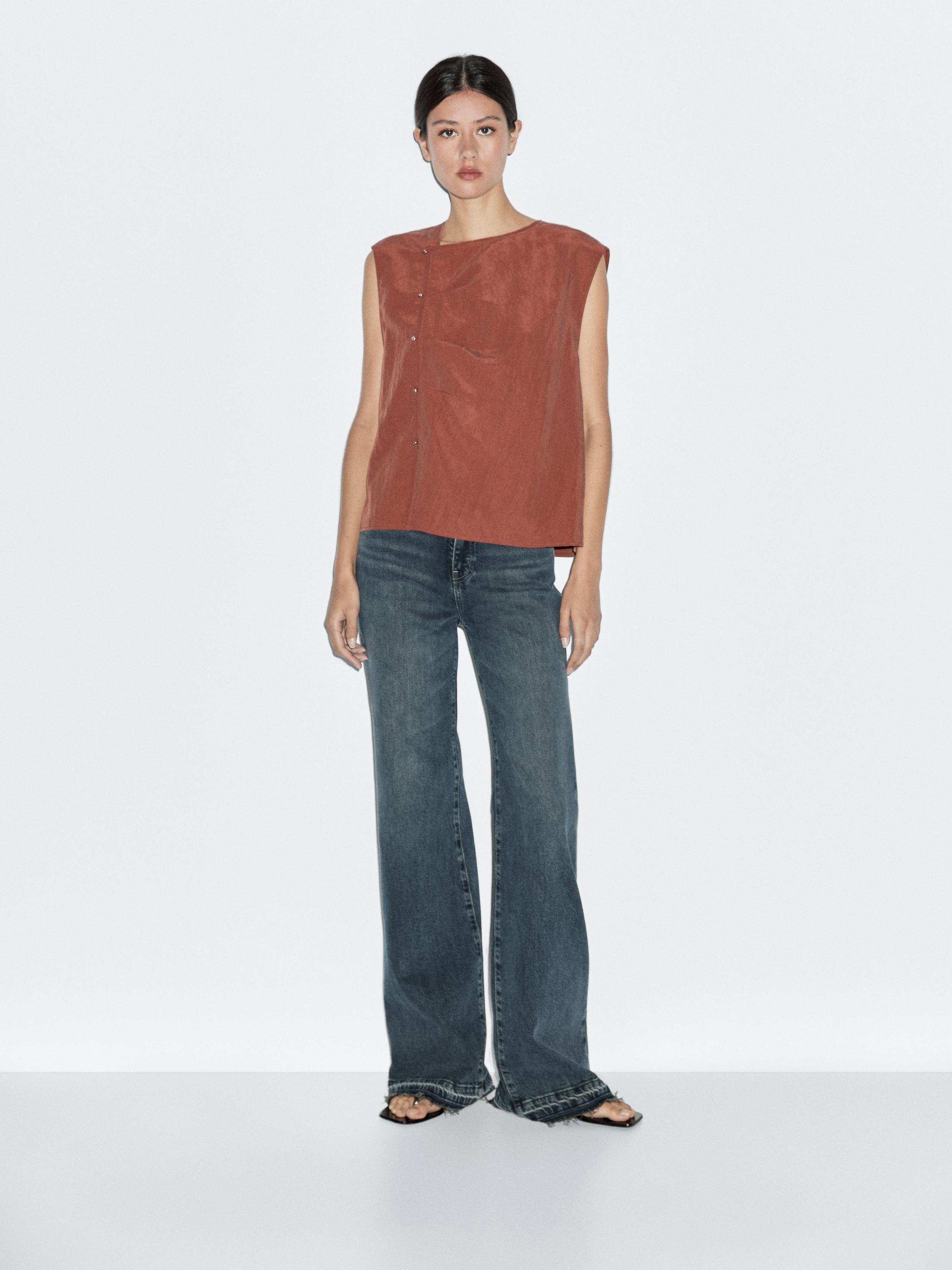 Blouse with silver button fastening on the side