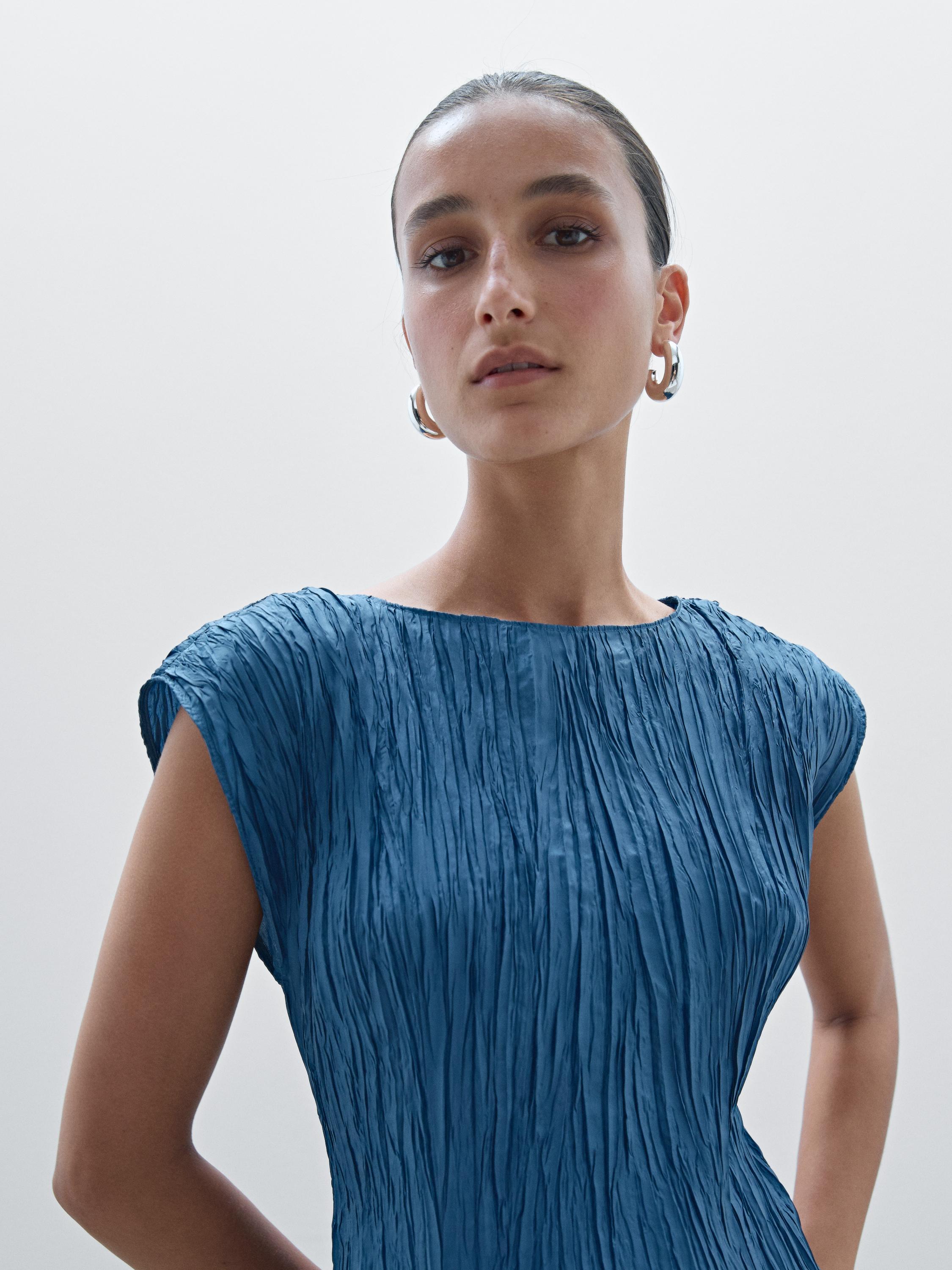 Pleated raglan sleeve midi dress