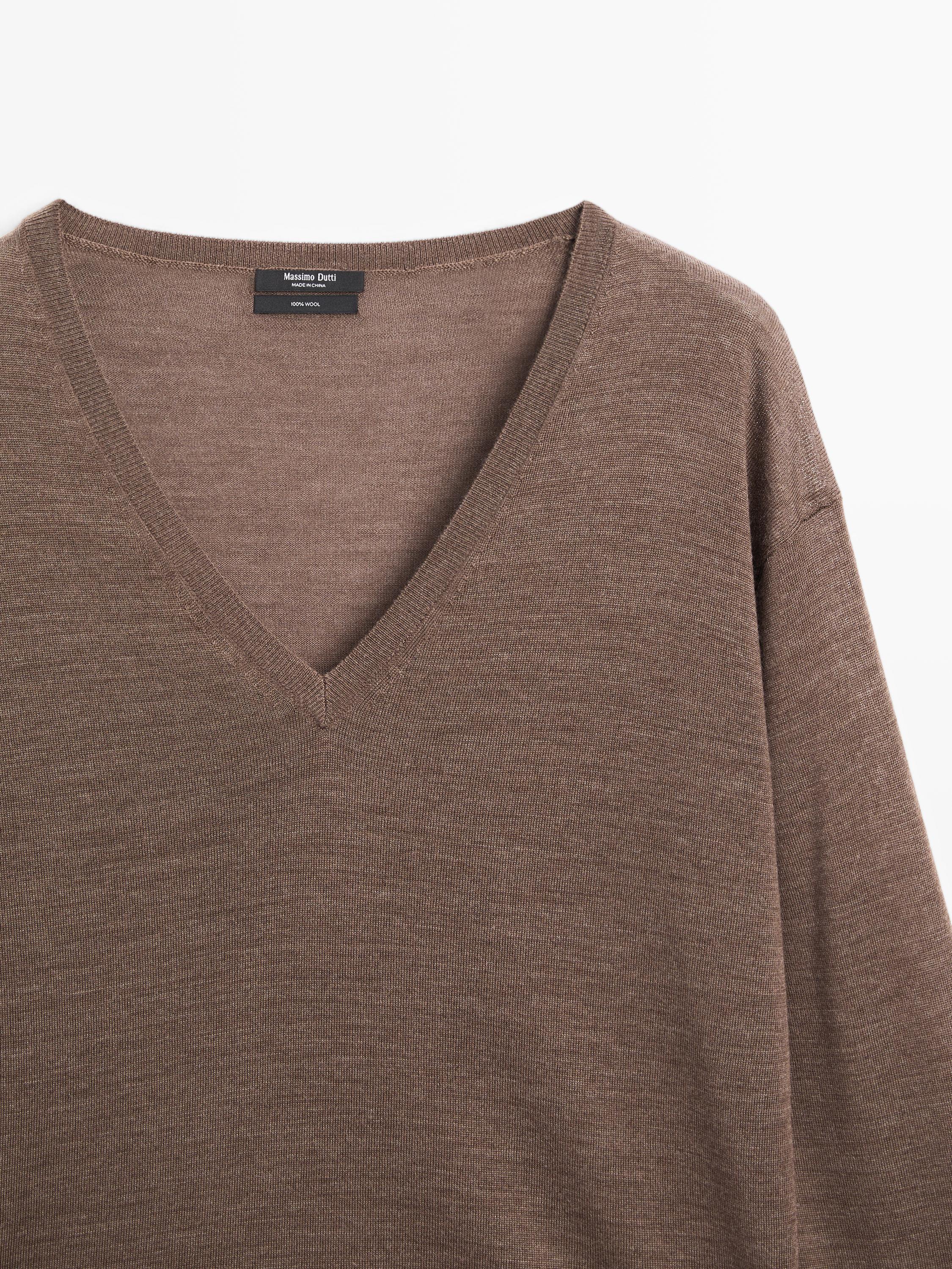100% wool V-neck knit sweater — BROWN