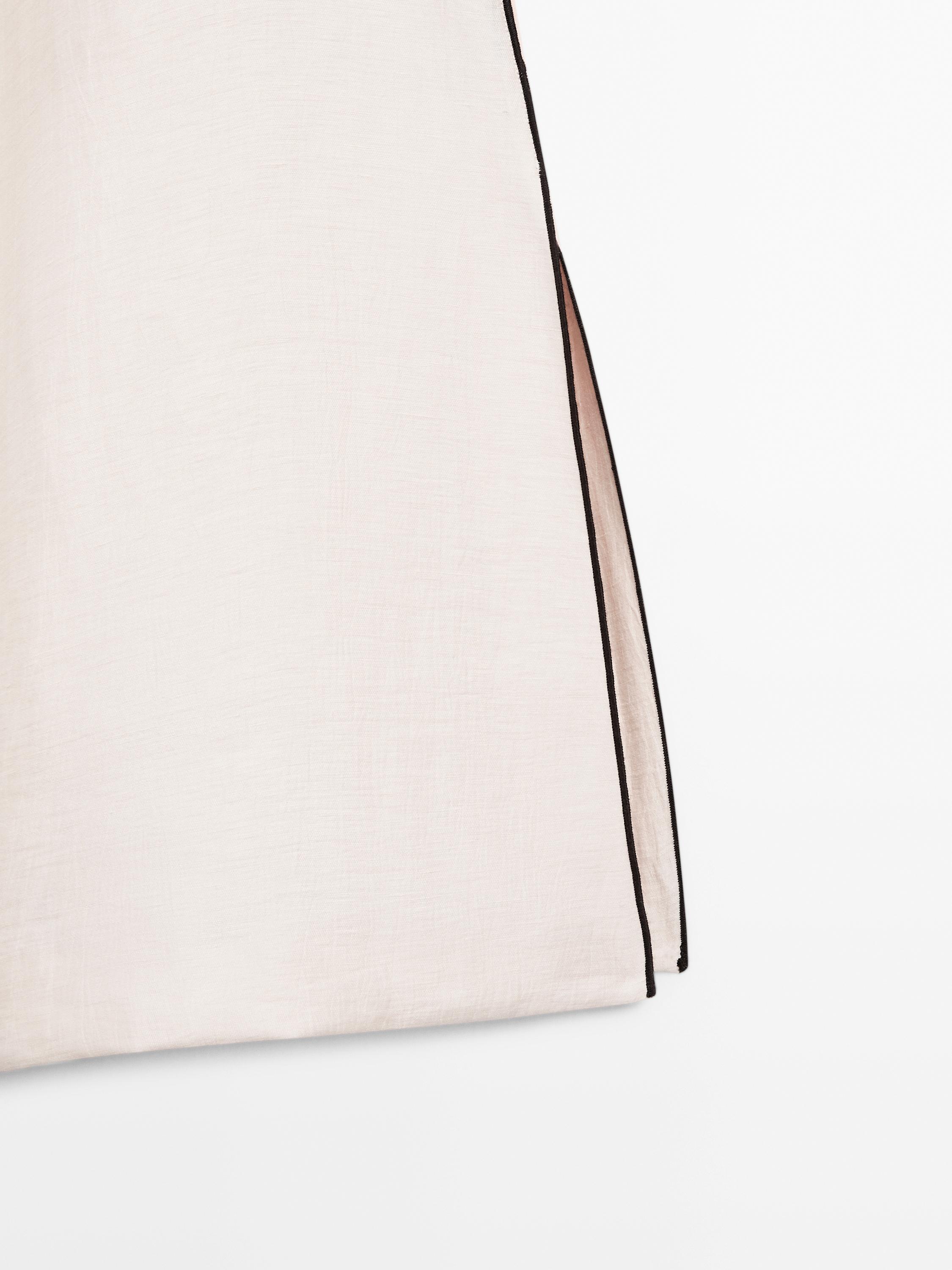 Flowing trousers with contrast trims