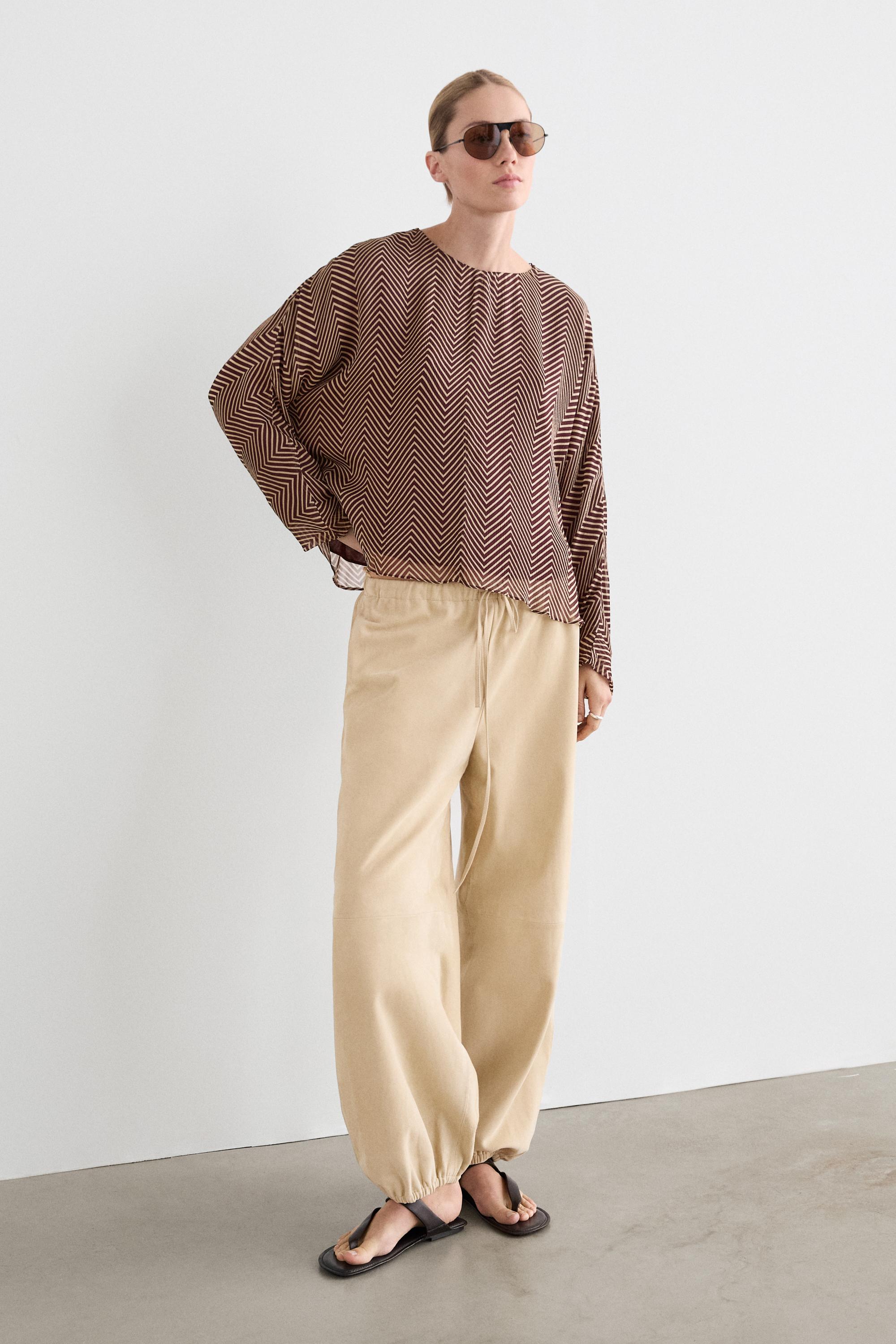 Flowing geometric print blouse — BURGUNDY