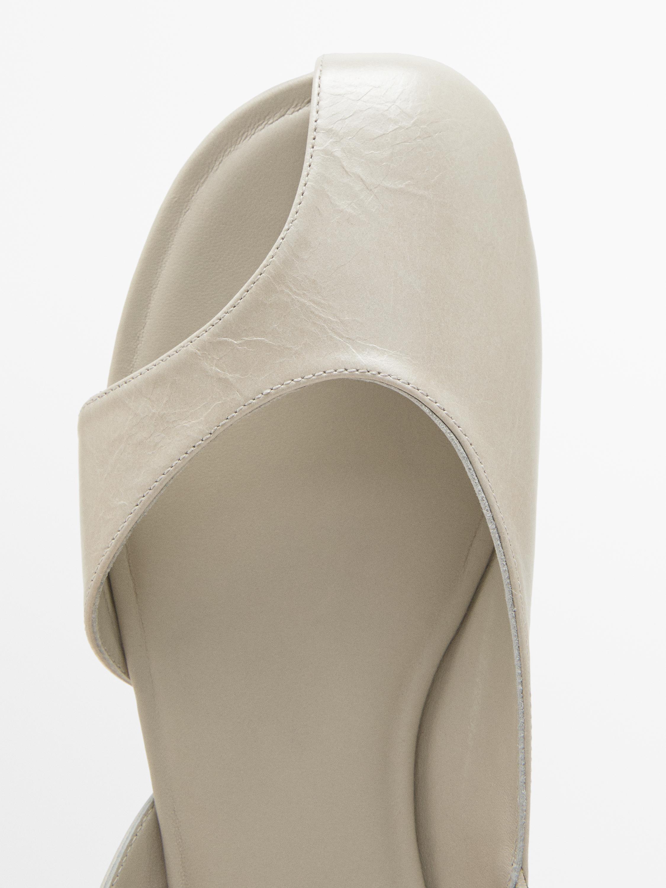 Asymmetric ballet flats