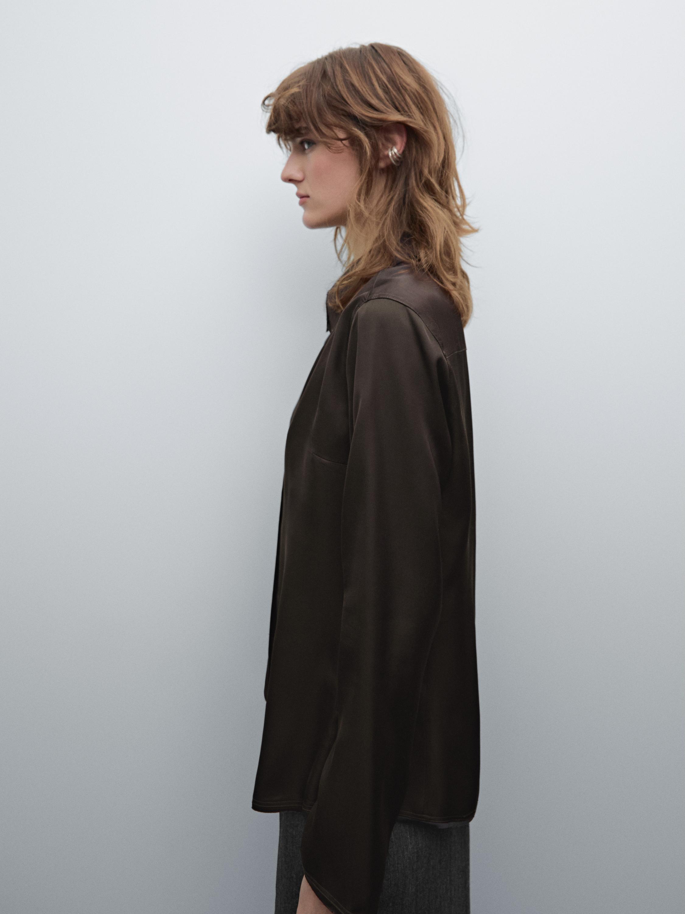 Camisa fluida satinada botoncitos