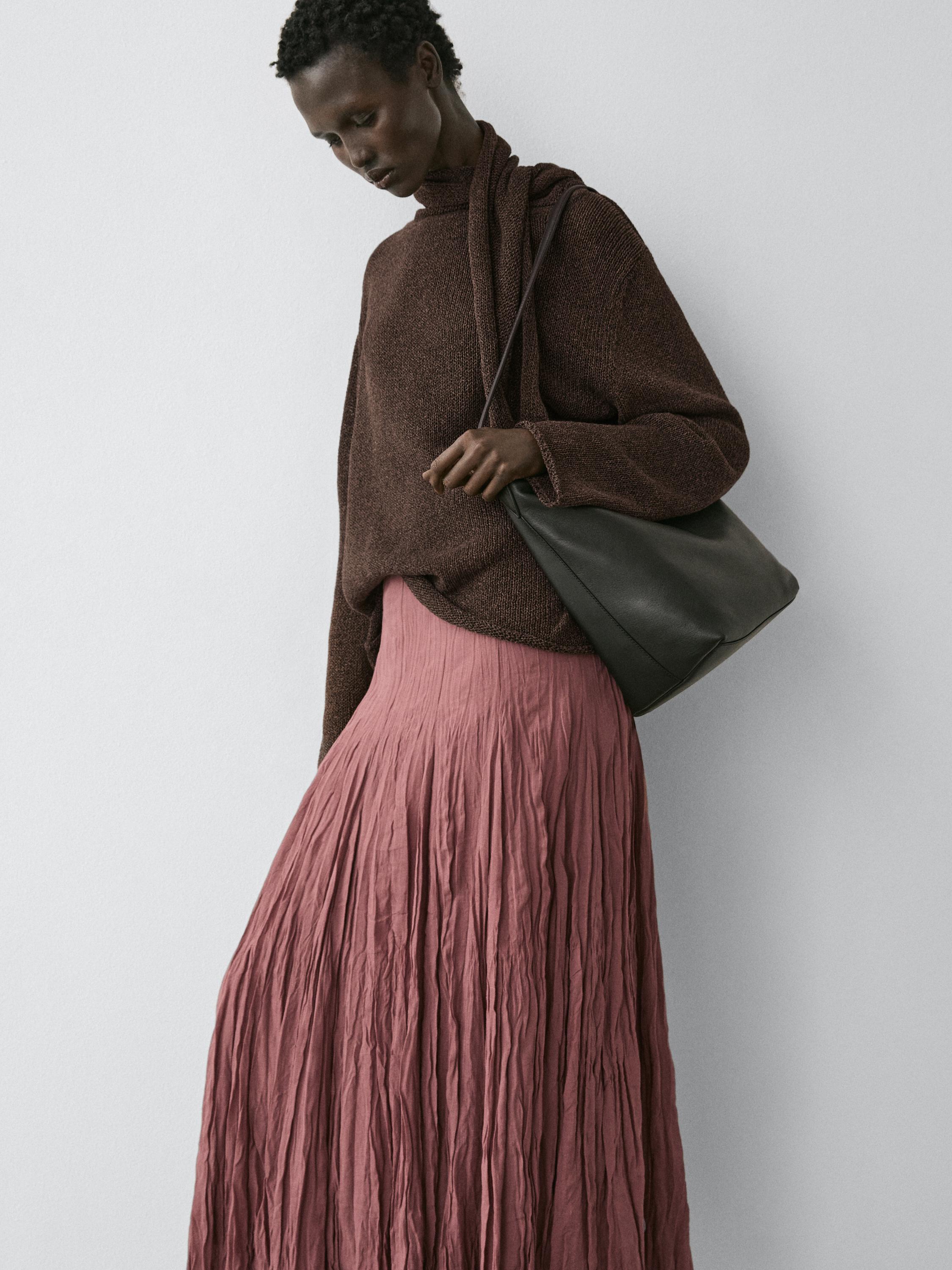 Falda midi fluida godets