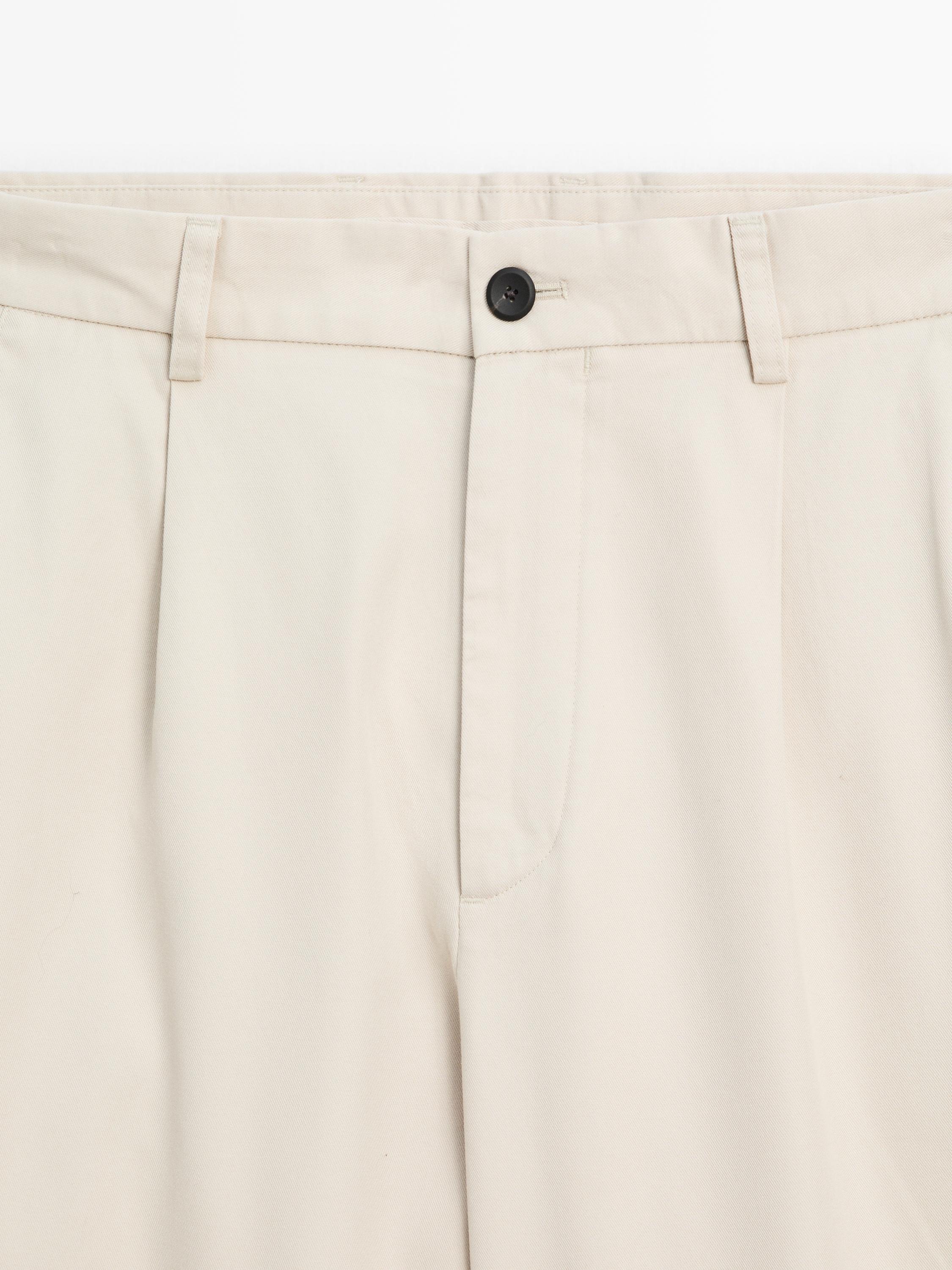 Pantalone od 100% pamuka opuštenog relaxed fit kroja