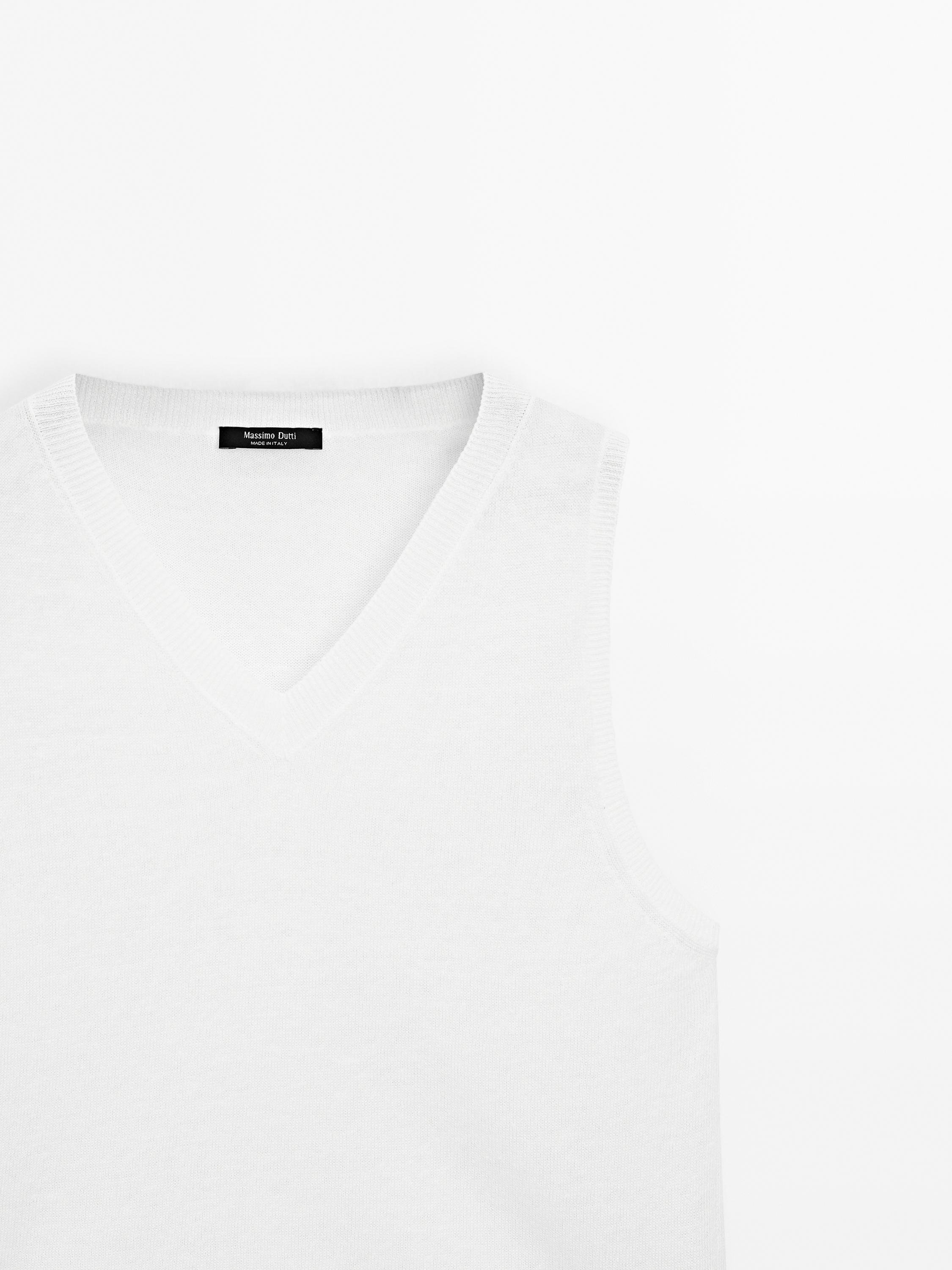 Linen blend V-neck top