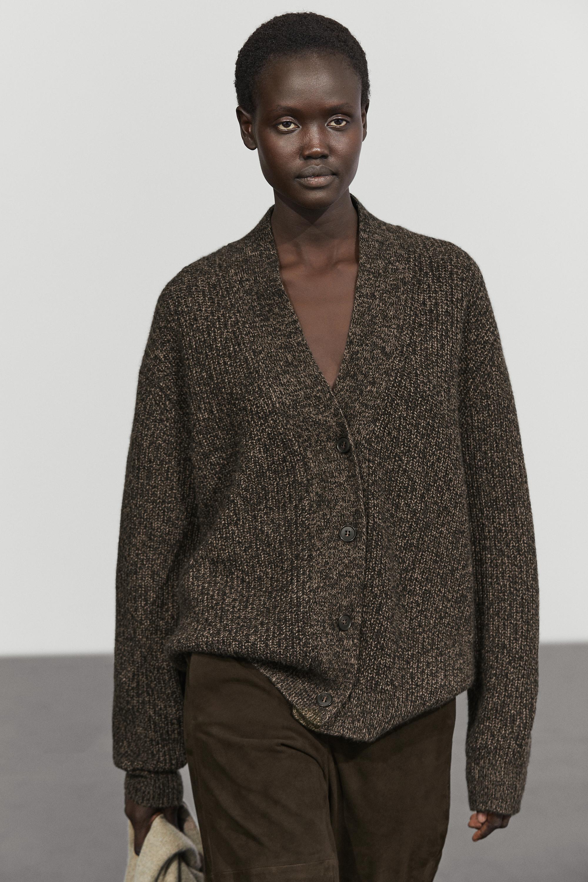 100% cashmere V-neck knit cardigan