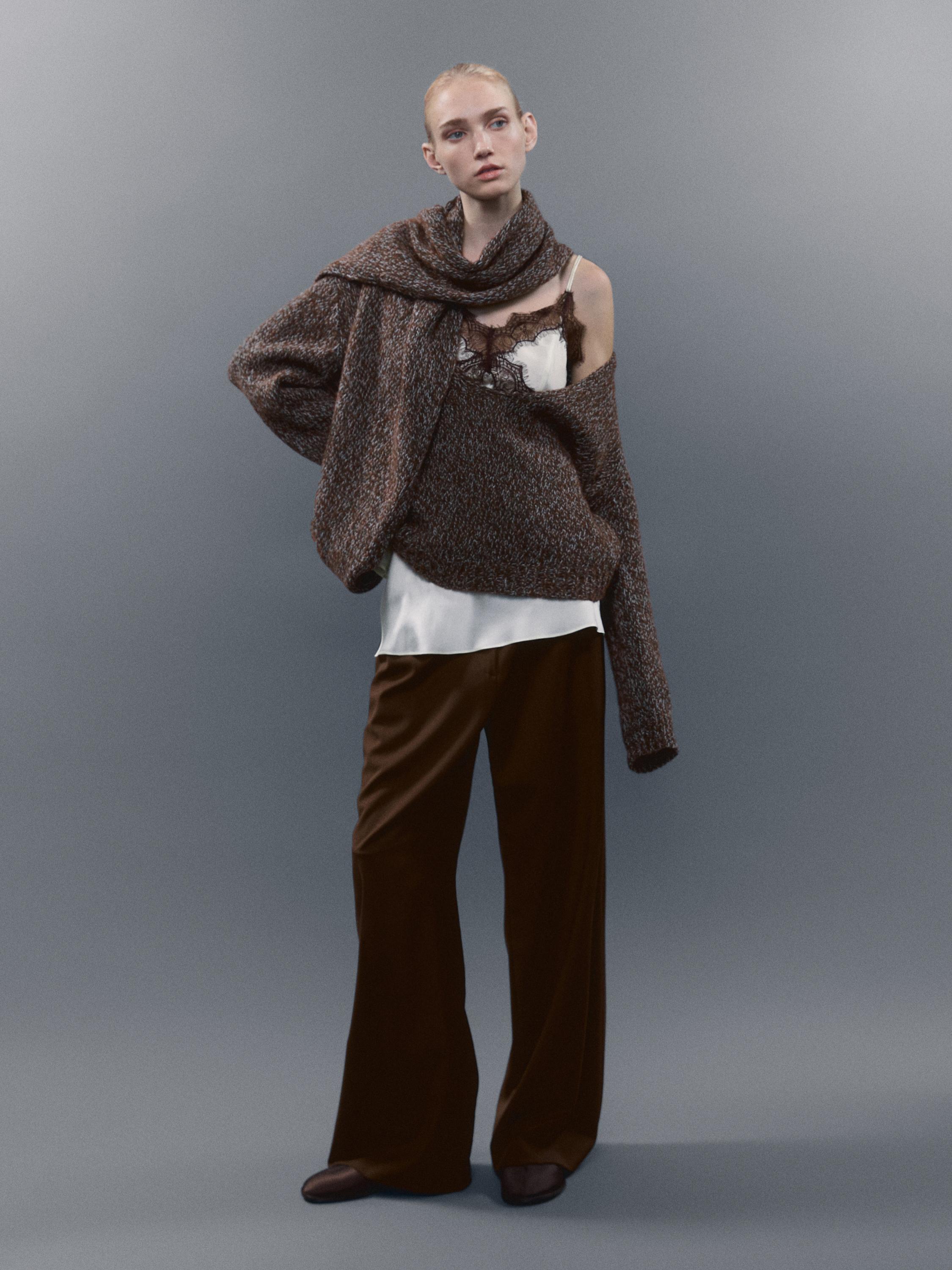 V-neck knit sweater with scarf - STUDIO