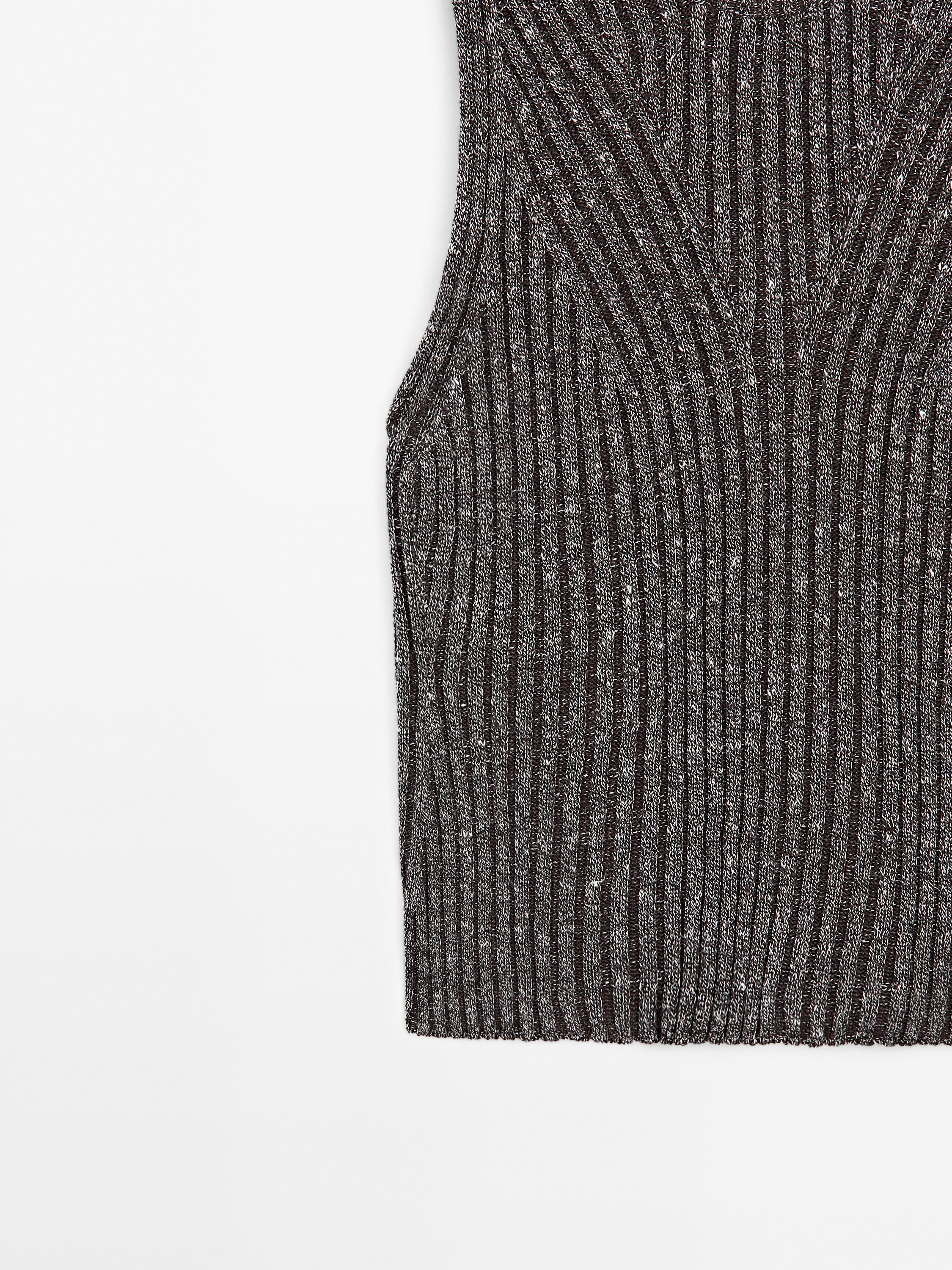 Knit top with trim design