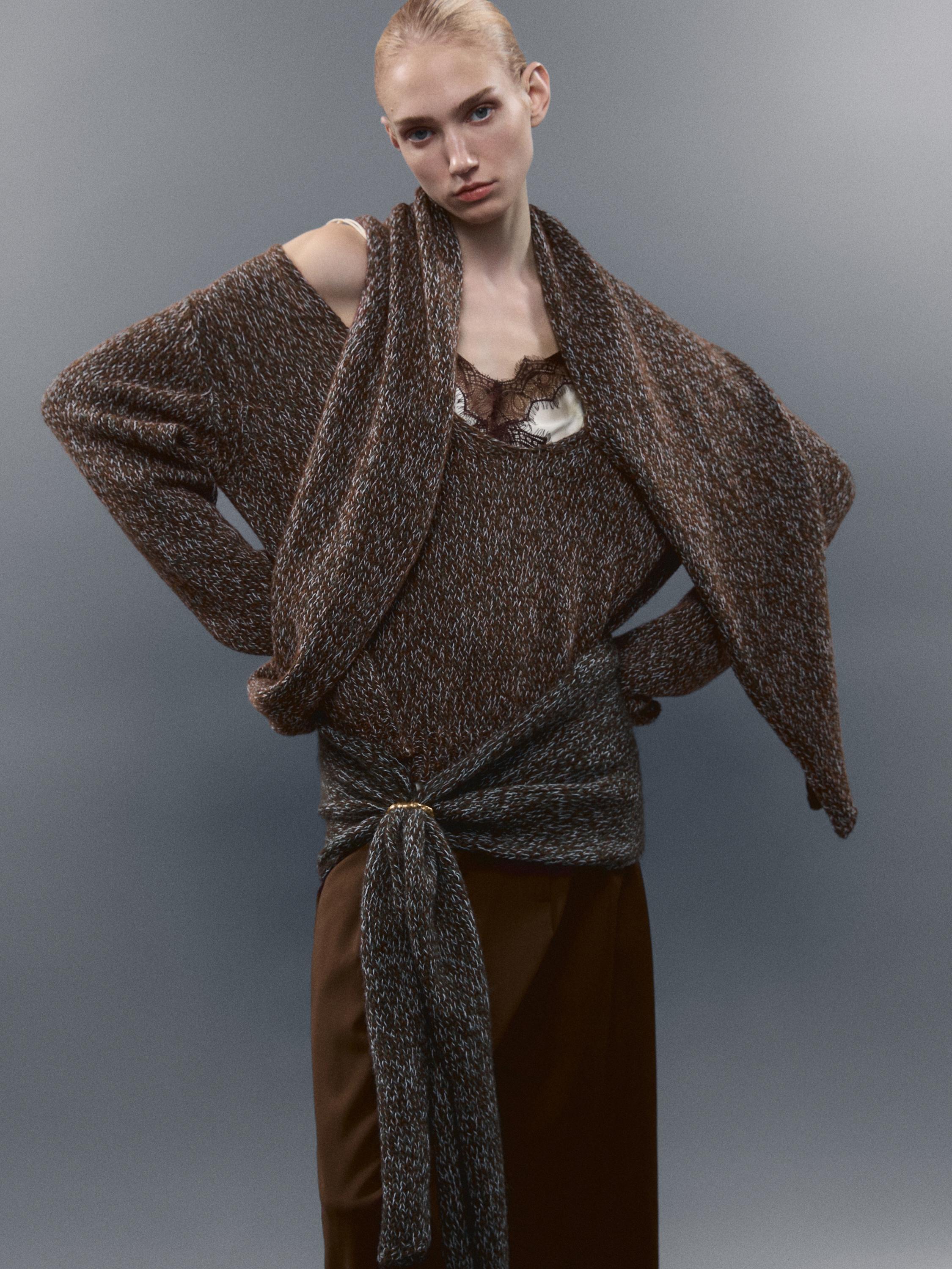 V-neck knit sweater with scarf - STUDIO