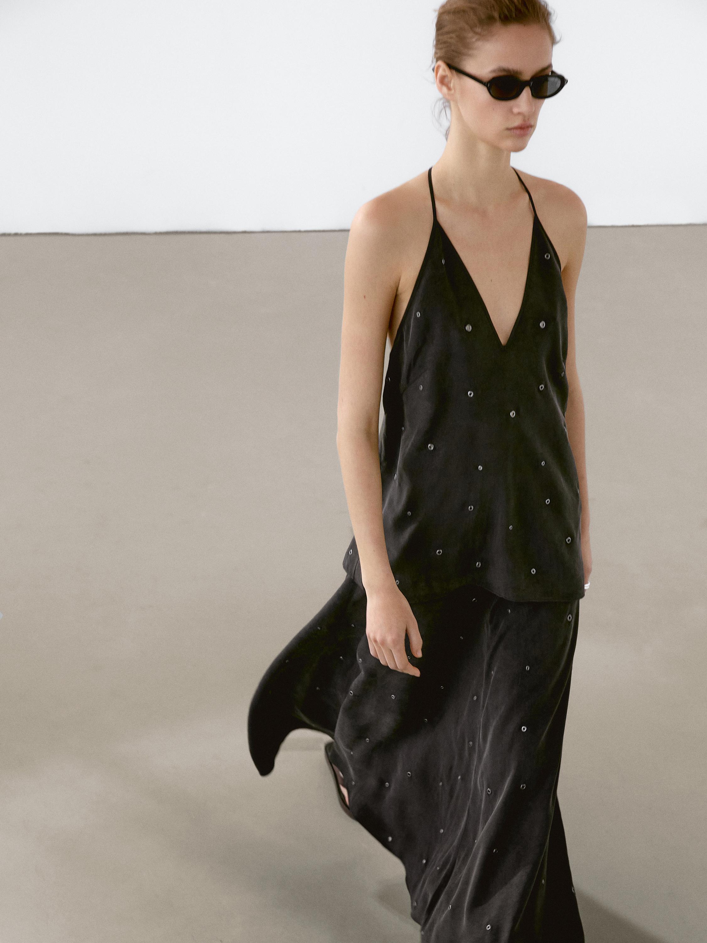 Flowing top with eyelets