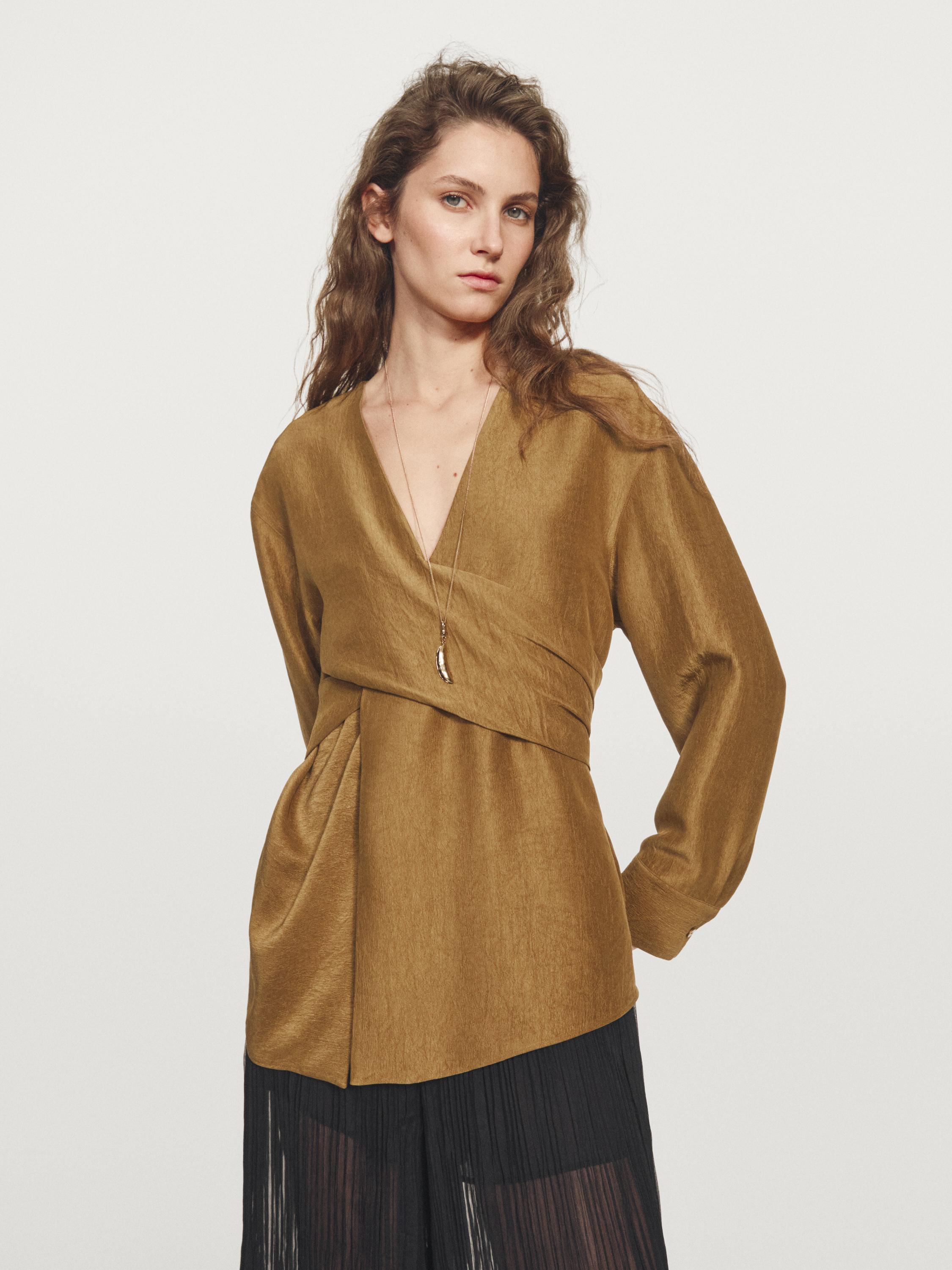 Flowing shirt with waist detail