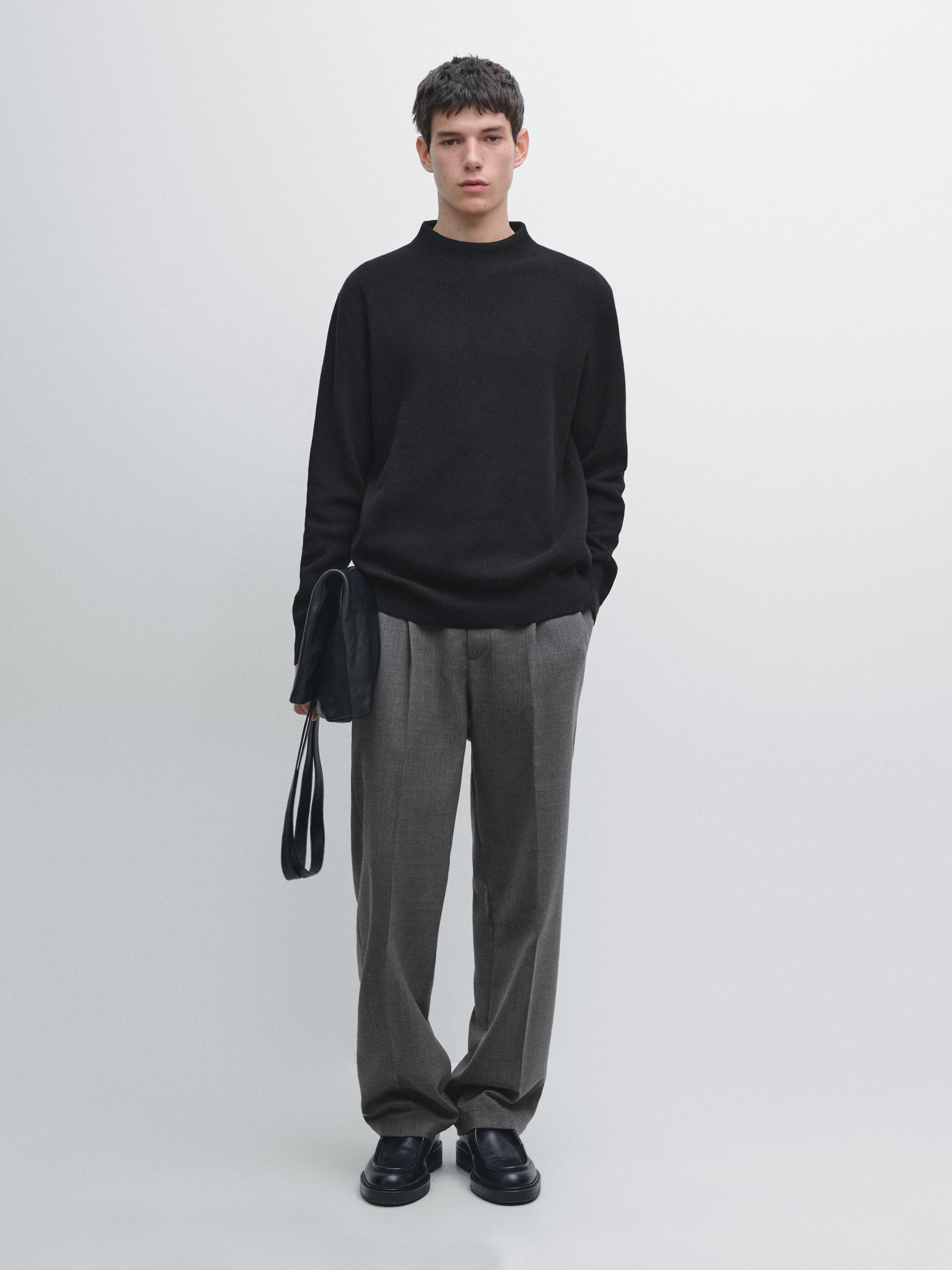 Sweter rajut campuran katun dengan leher tinggi