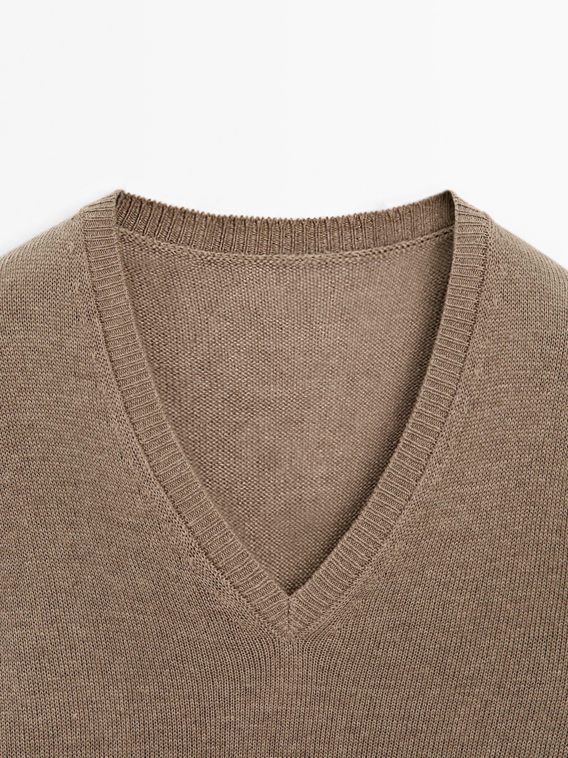 Long sleeve V-neck knit sweater