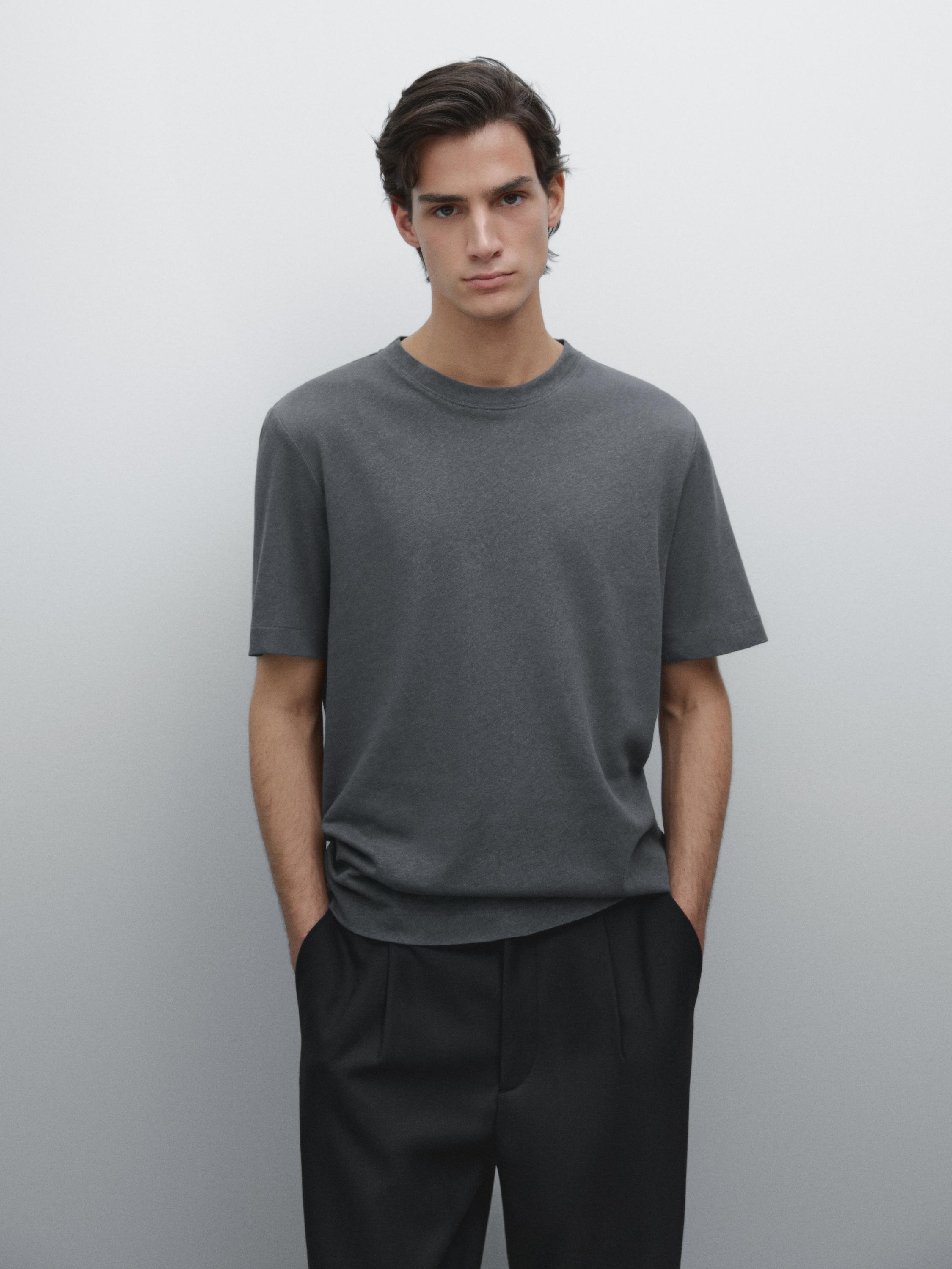 تيشرت من الكتان المخلوط بأكمام قصيرة