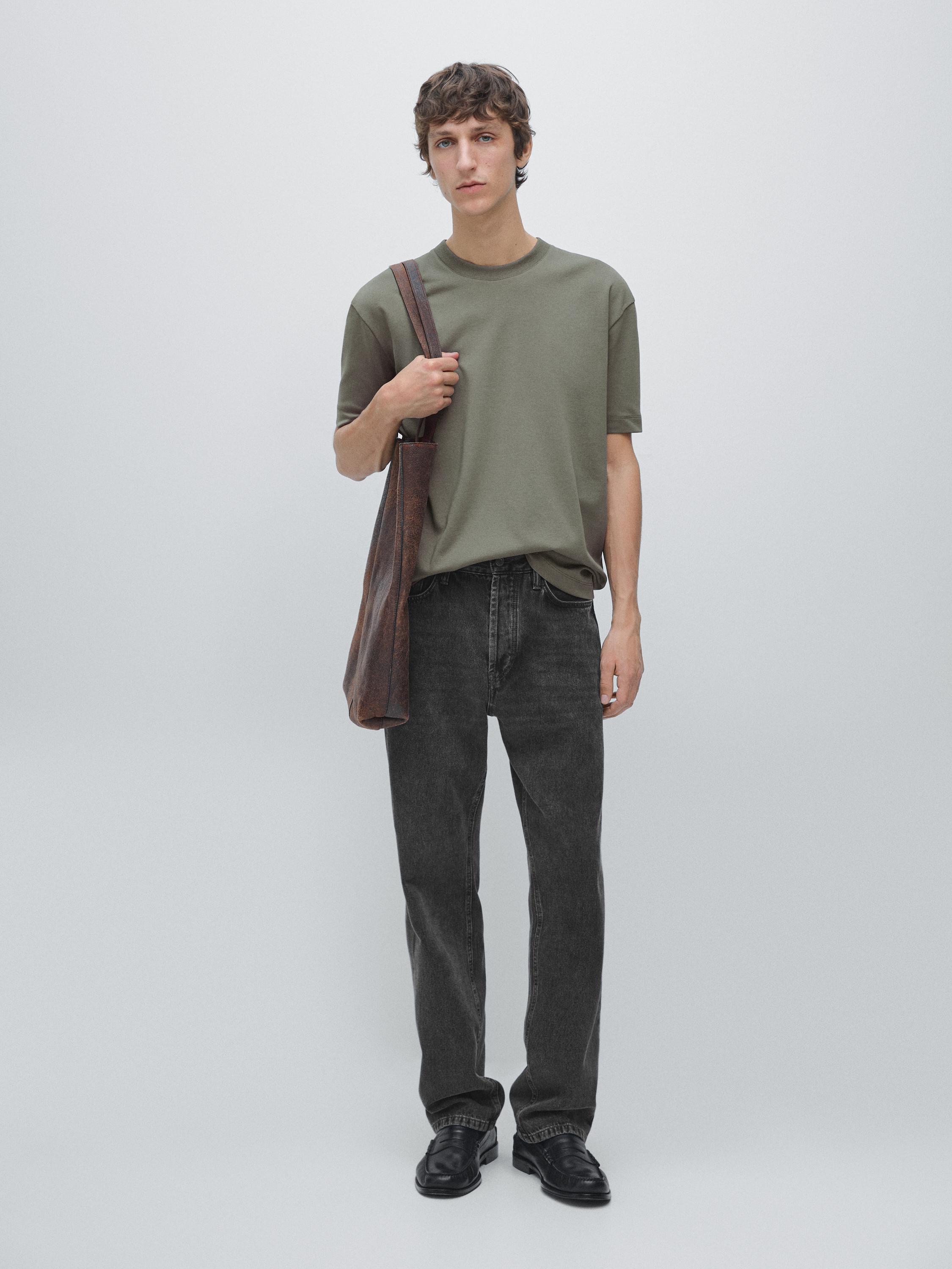 Moss green short-sleeve t-shirt and dark straight pants set.