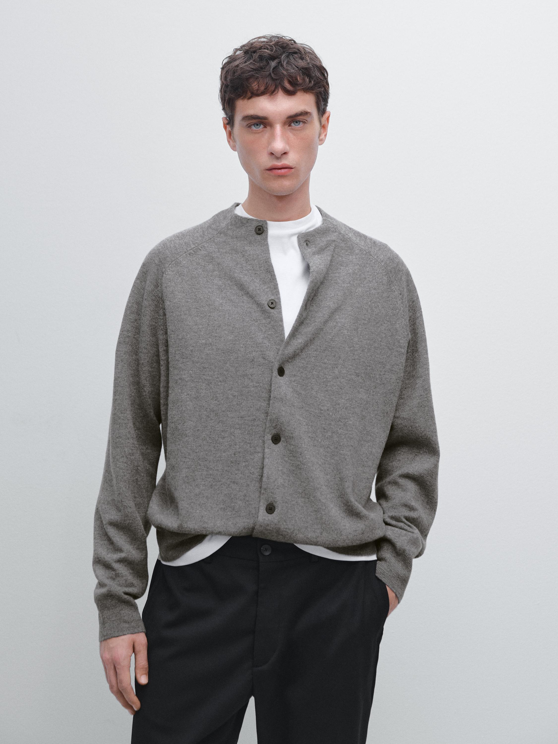 Knit cardigan with raglan sleeves