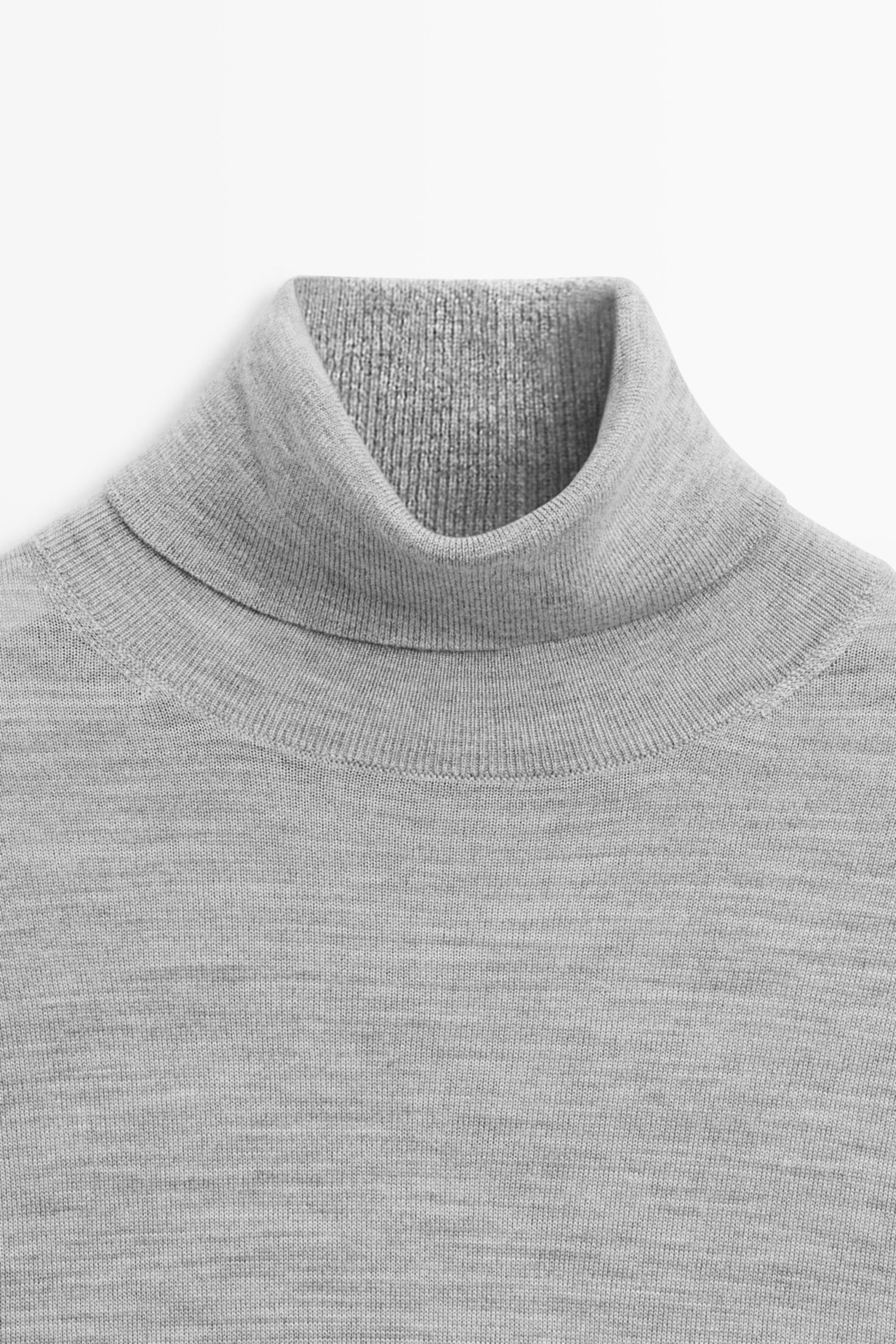 100% wool turtleneck knit sweater — GREY