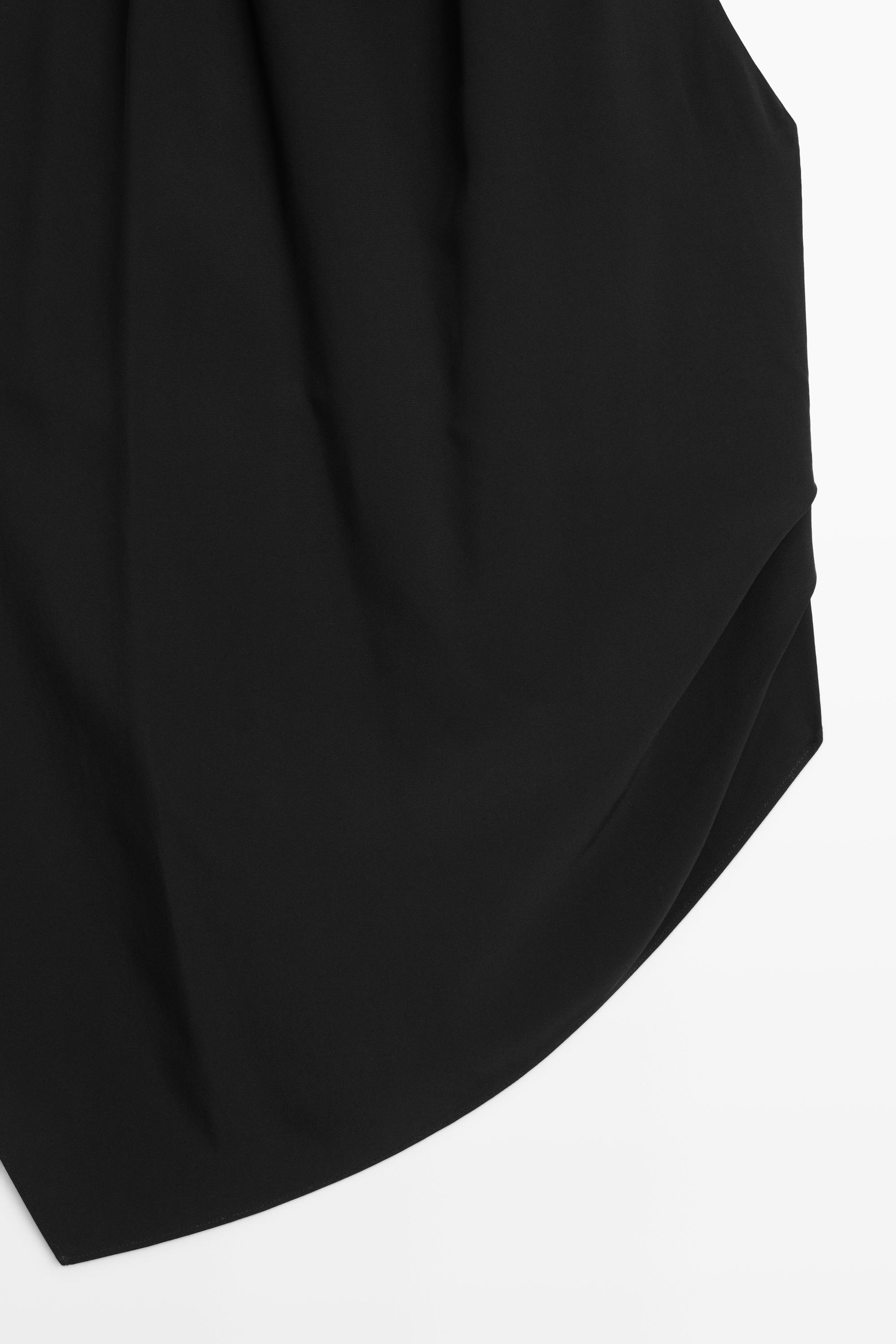 Flowing open-back top — BLACK