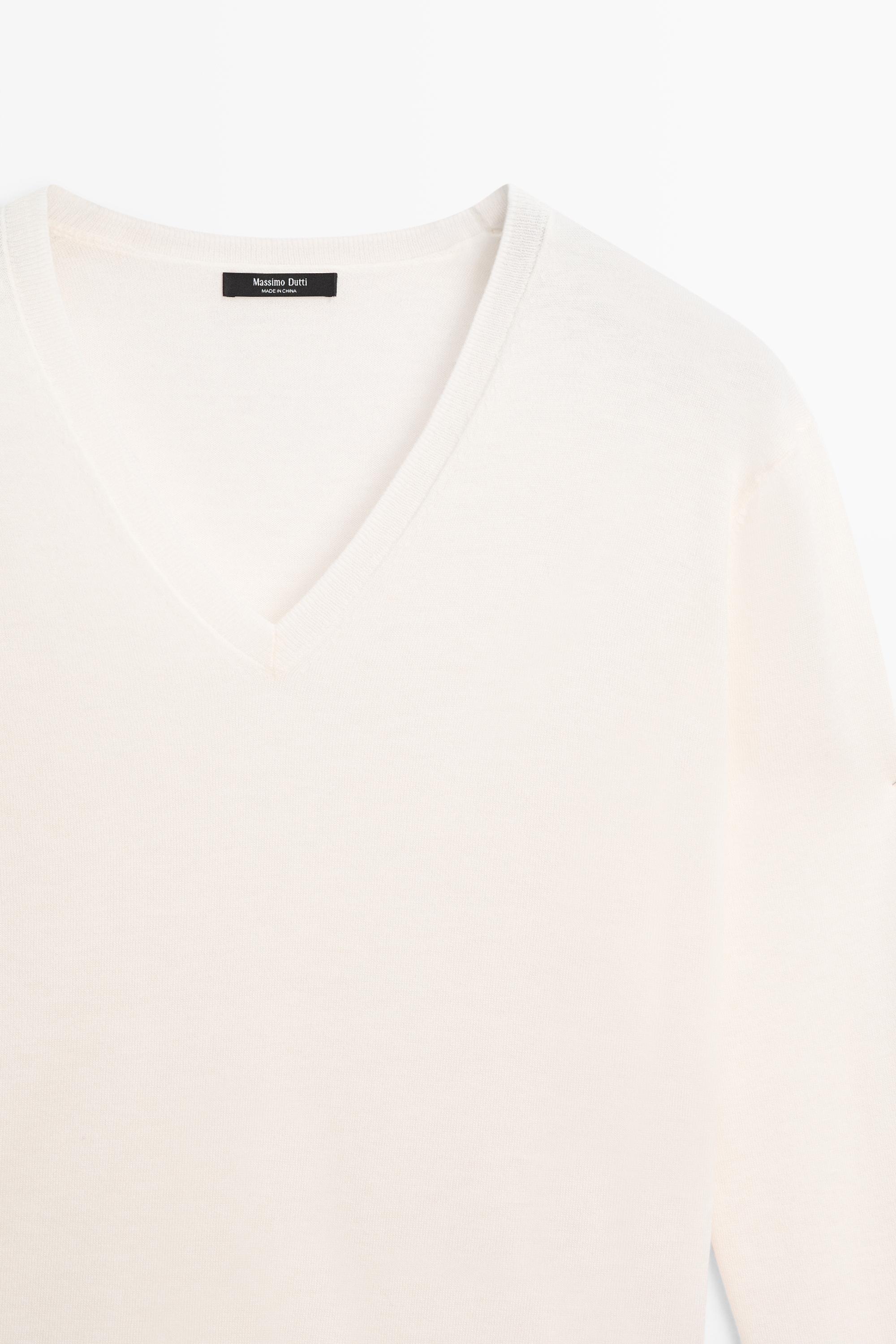 V-neck knit sweater — CREAM
