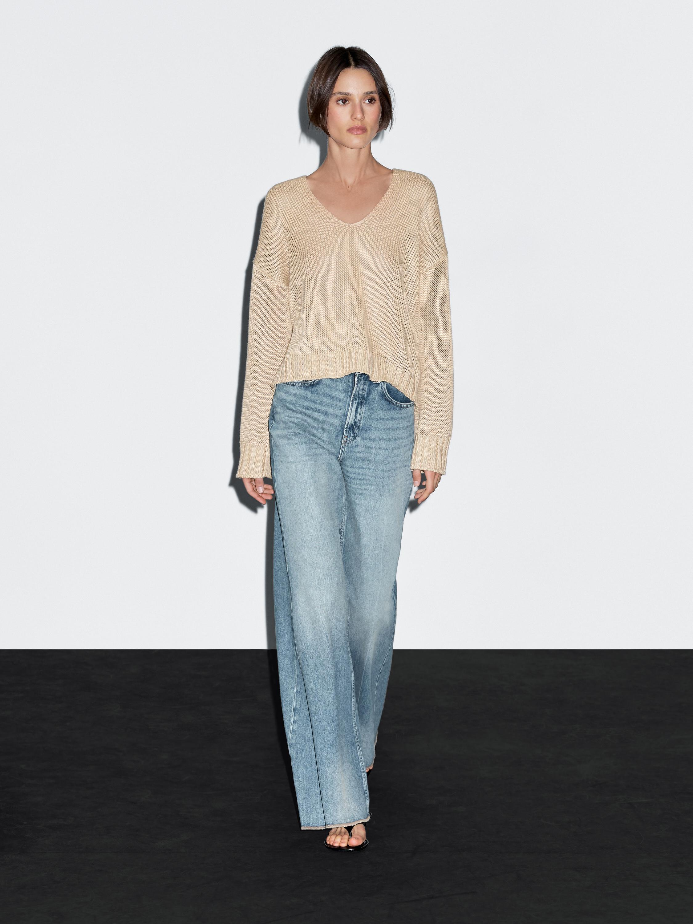 Linen V-neck knit sweater