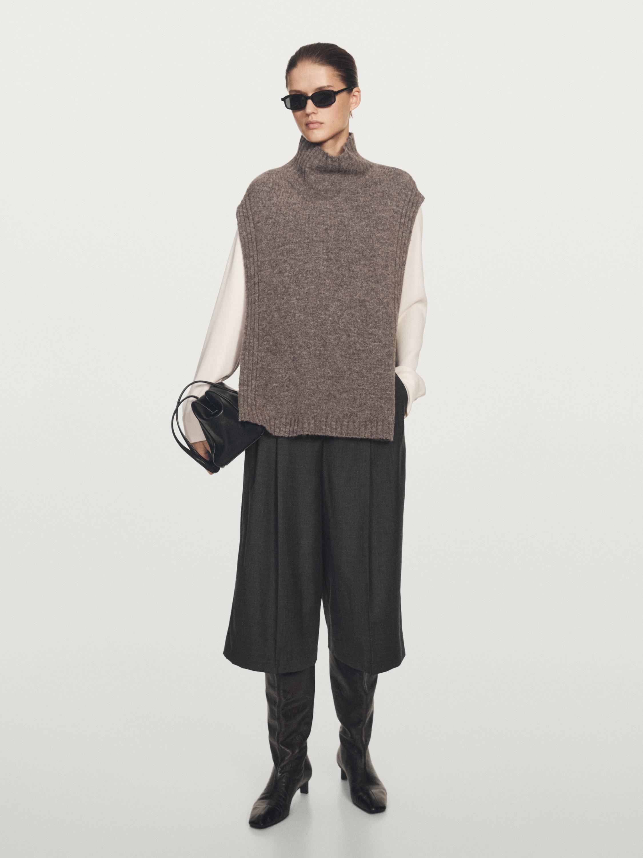 Long pleated Bermuda shorts, 100% wool