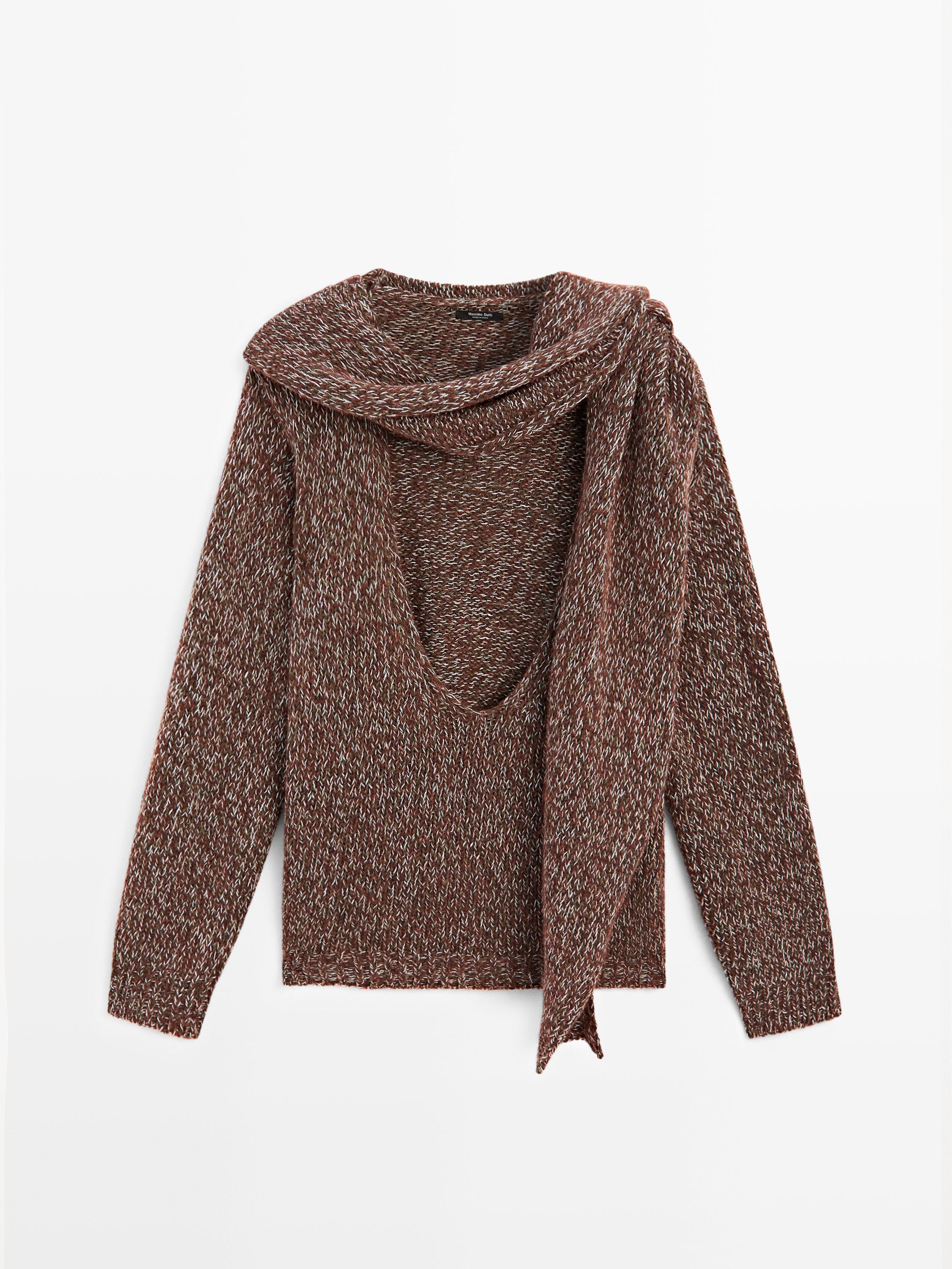 V-neck knit sweater with scarf - STUDIO