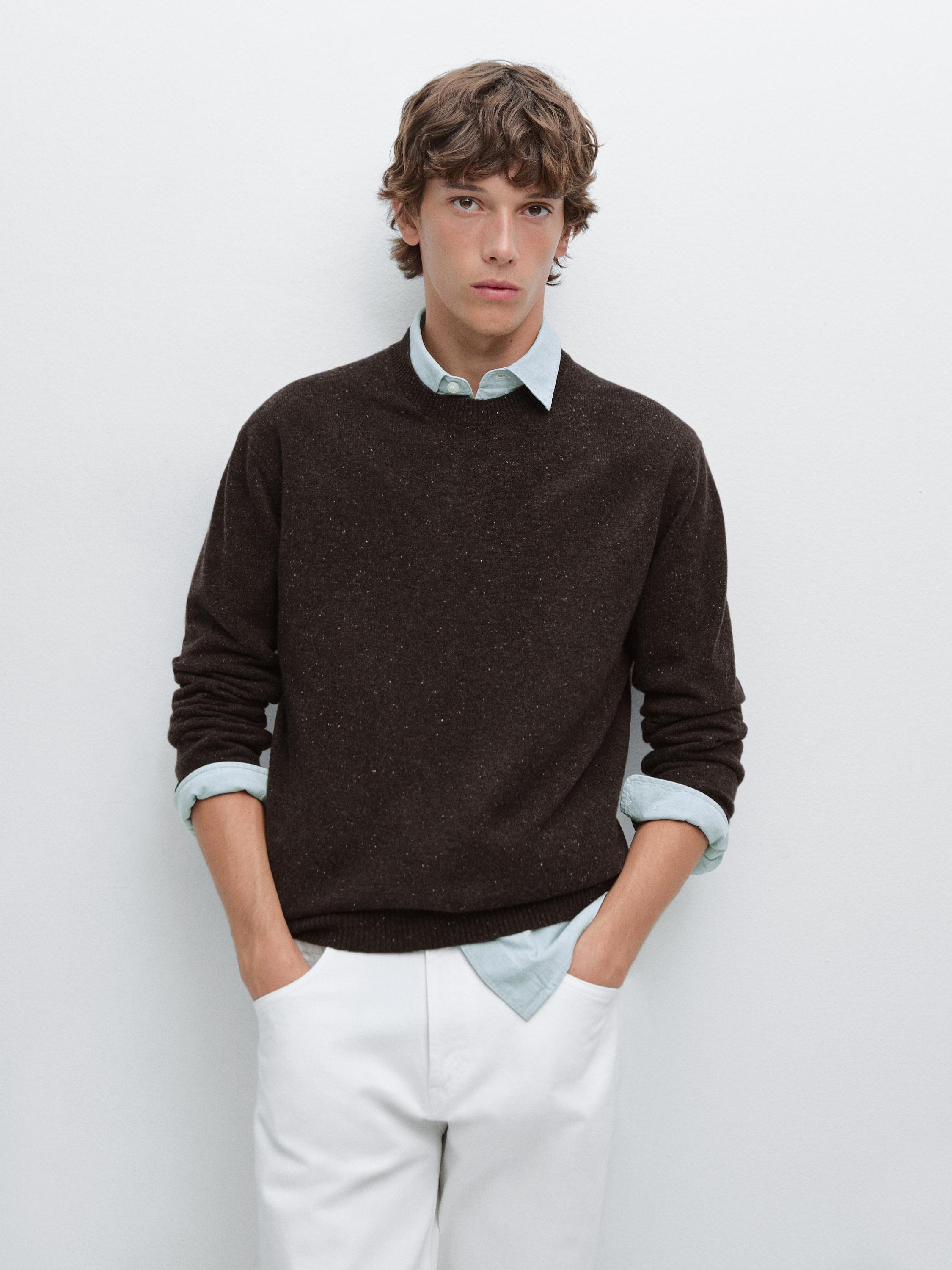 سويتر محاك بياقة دائرية وتفصيل متباين