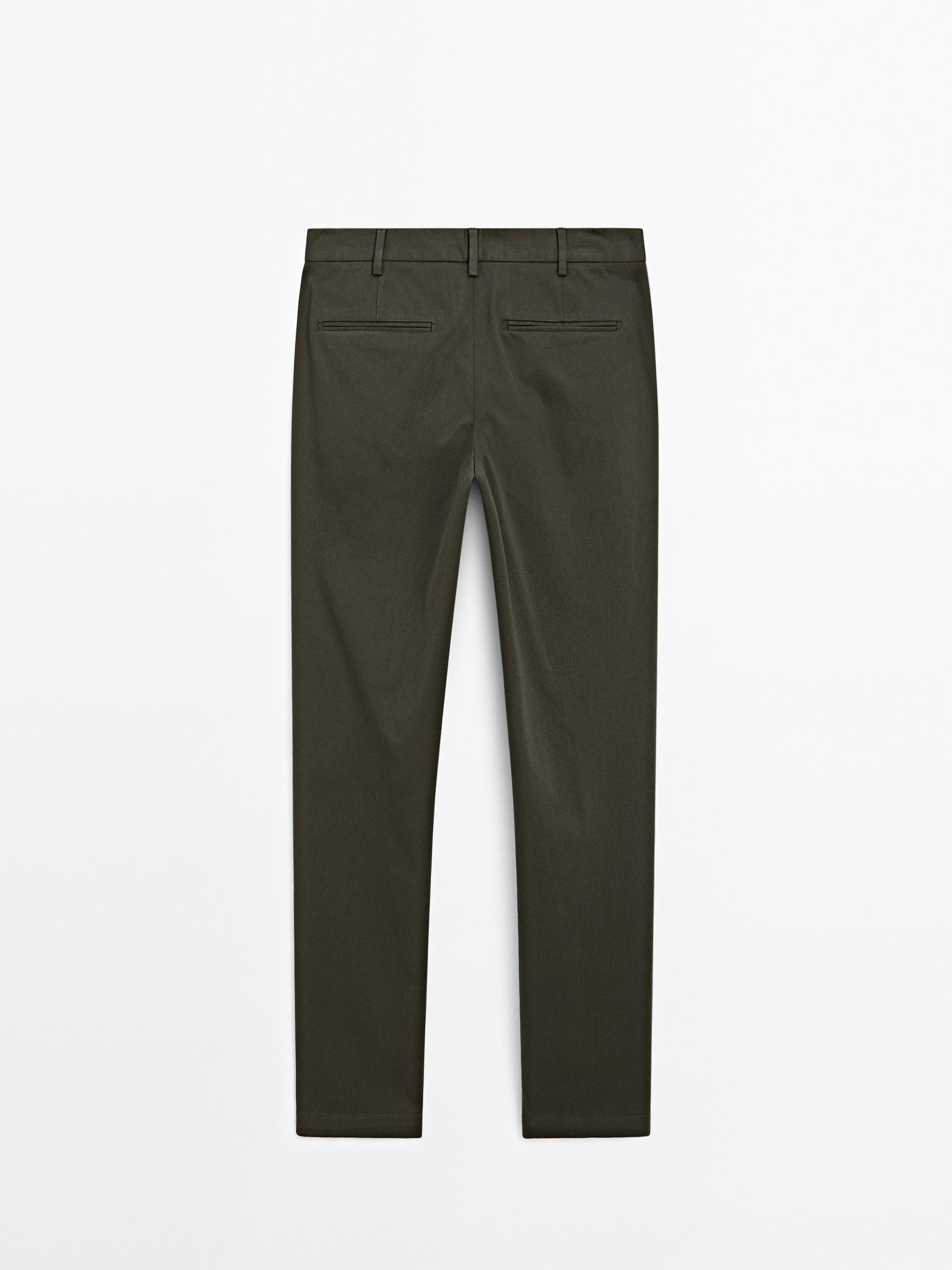 Quần dài dáng slim fit cấu trúc pha cốt-tông