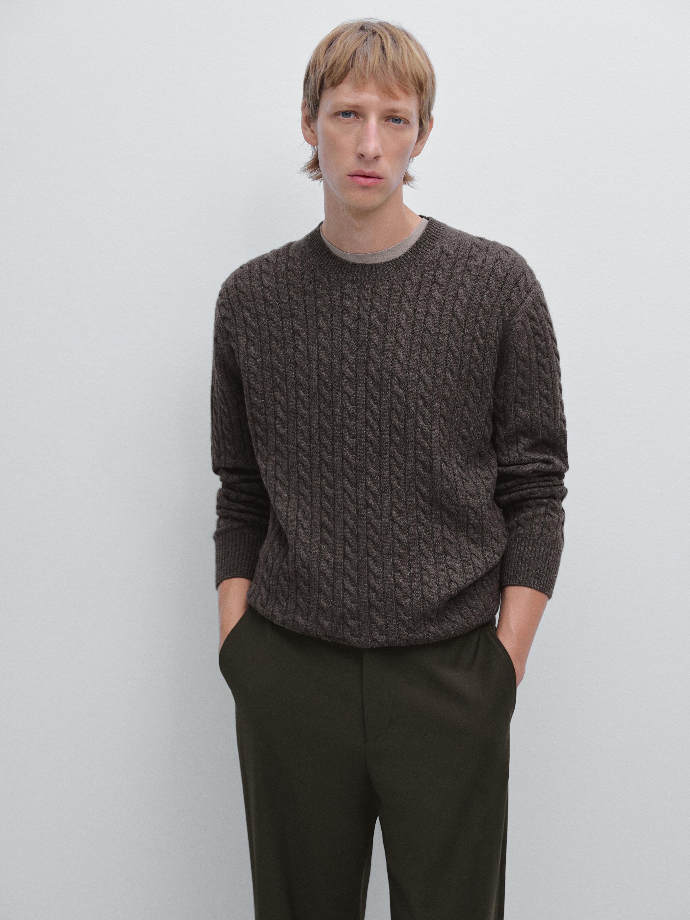 Kabelstrikket trøje med rund hals