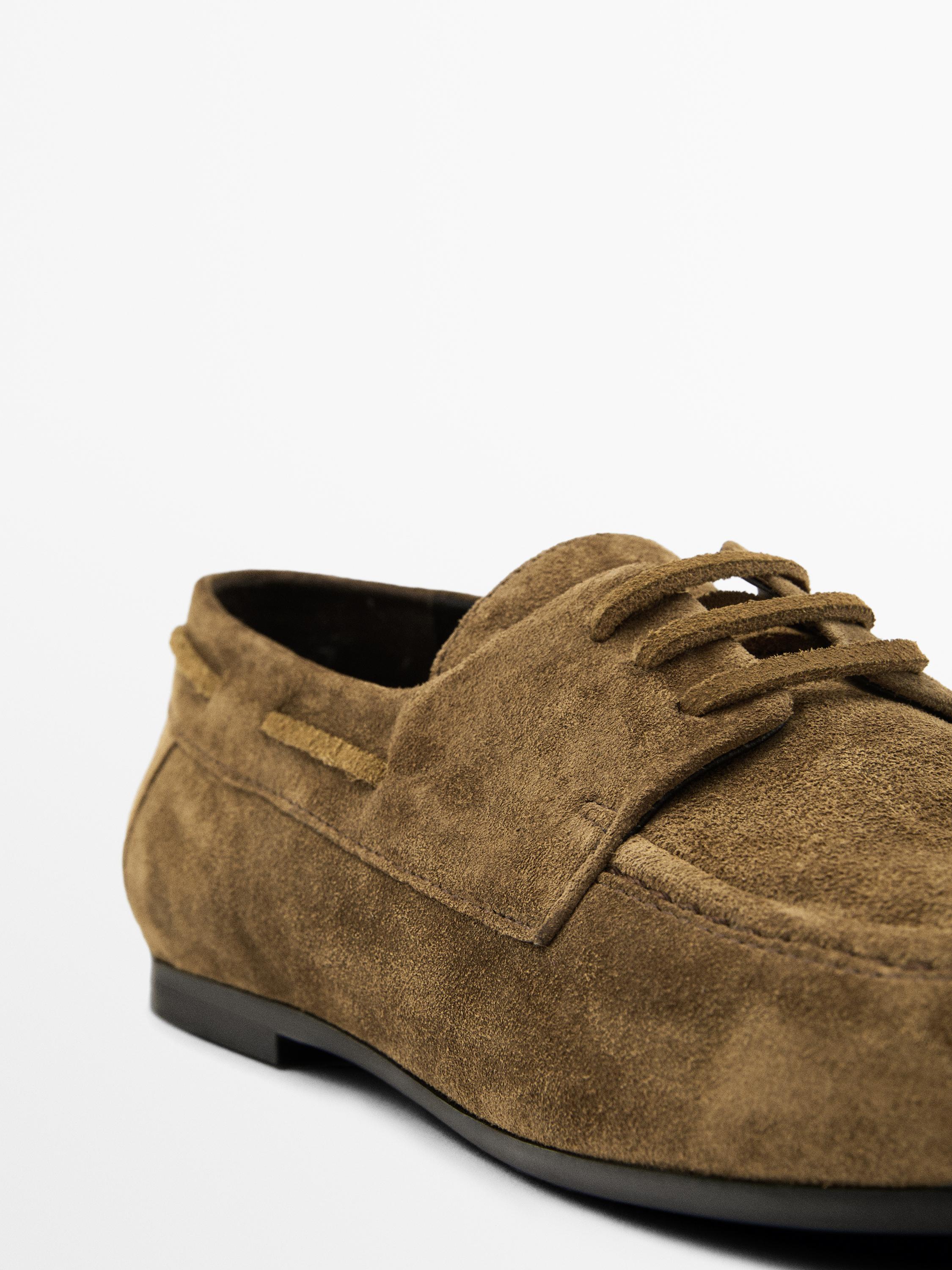 Leather deck shoes