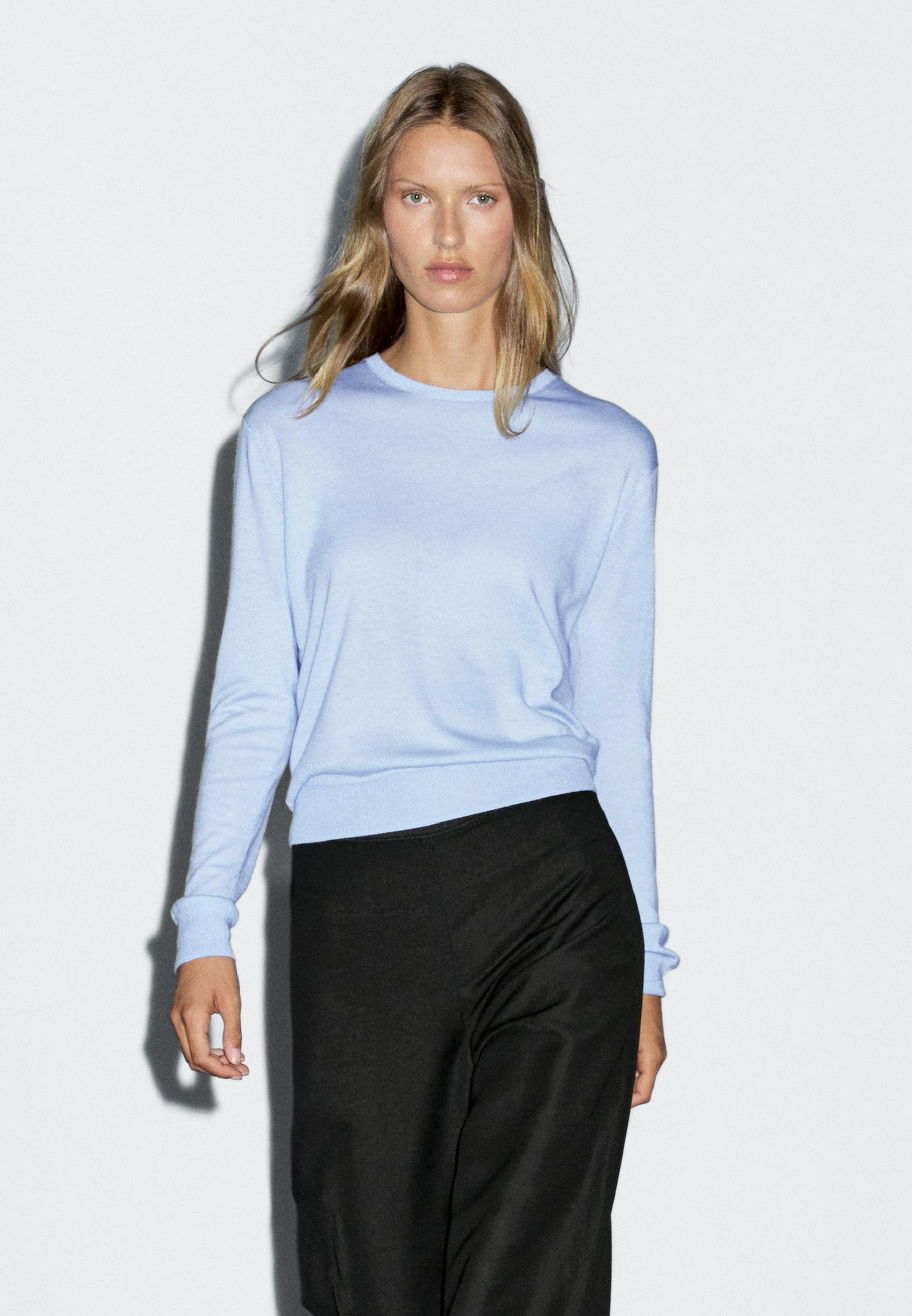 Wool blend knit sweater with crew neck