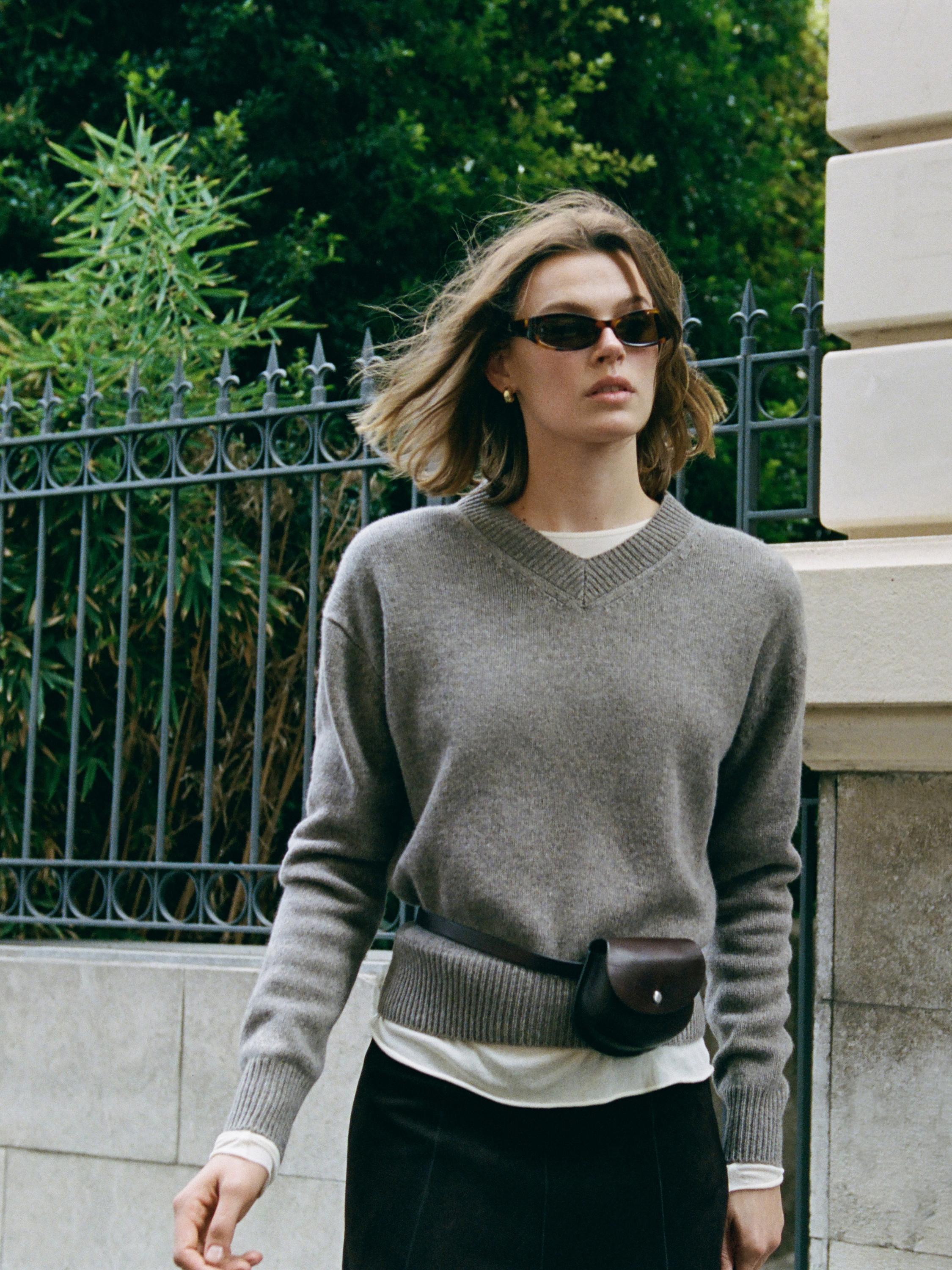 100% wool V-neck knit sweater