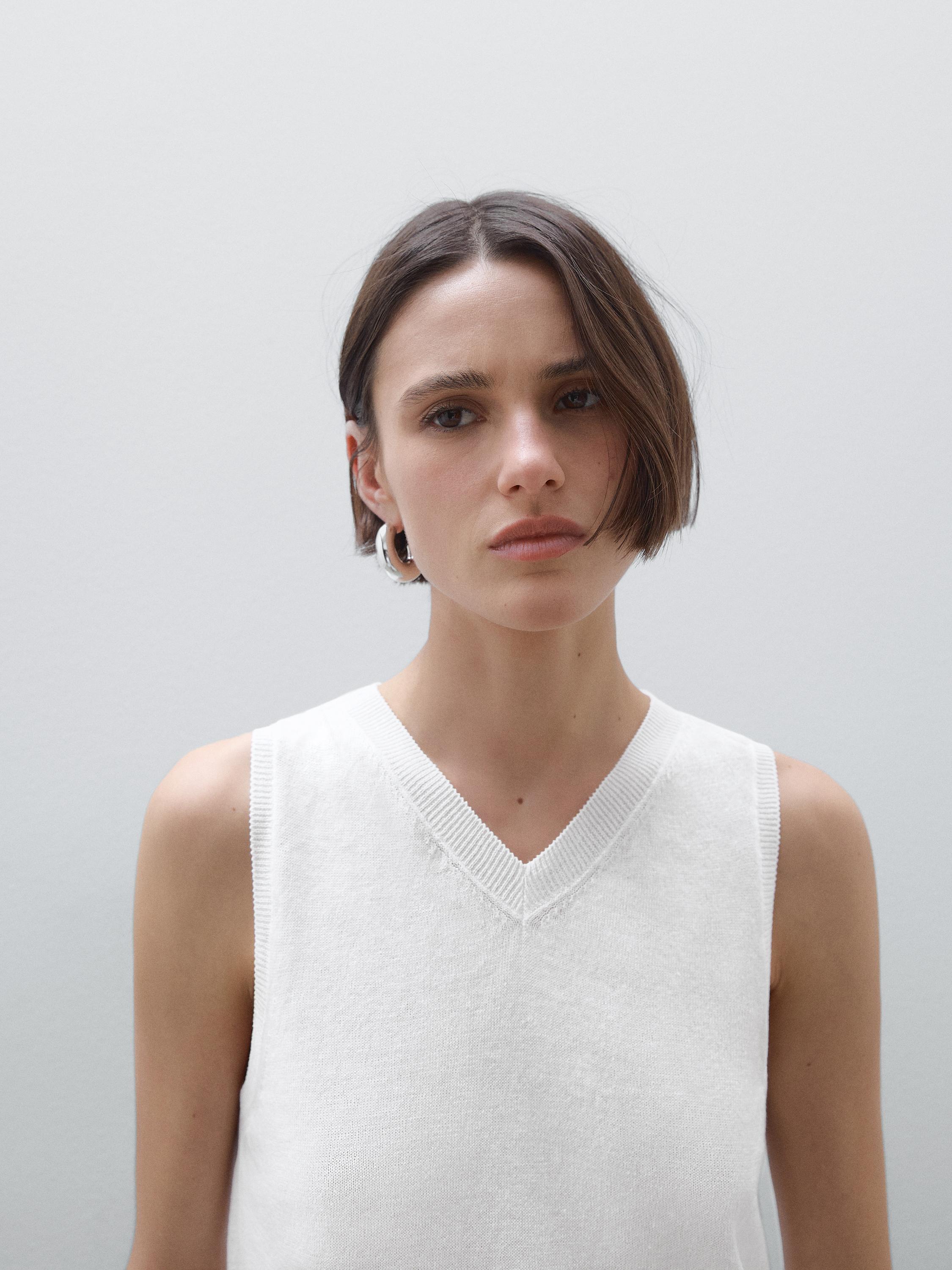 Linen blend V-neck top