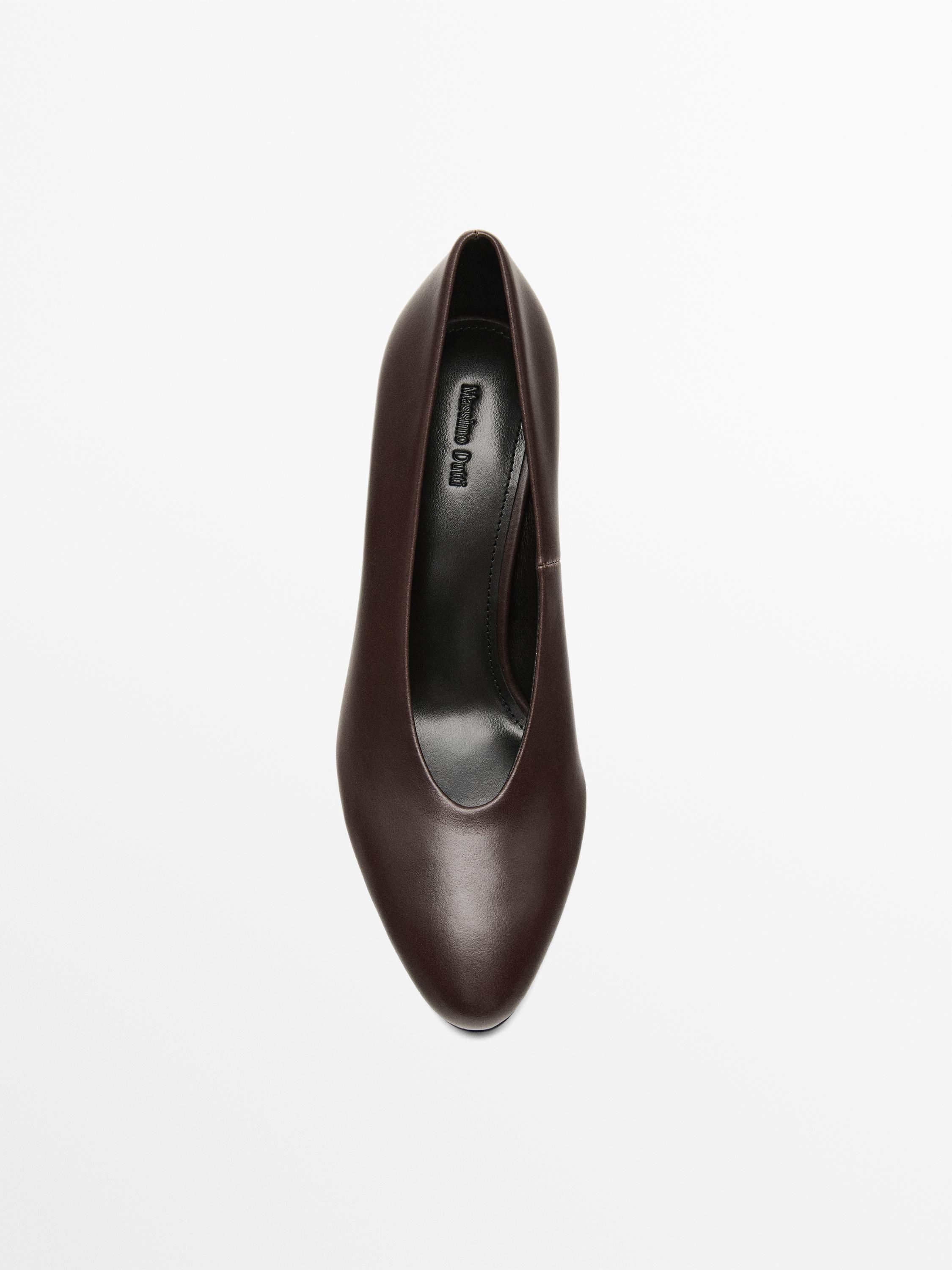 حذاء بكعب عال