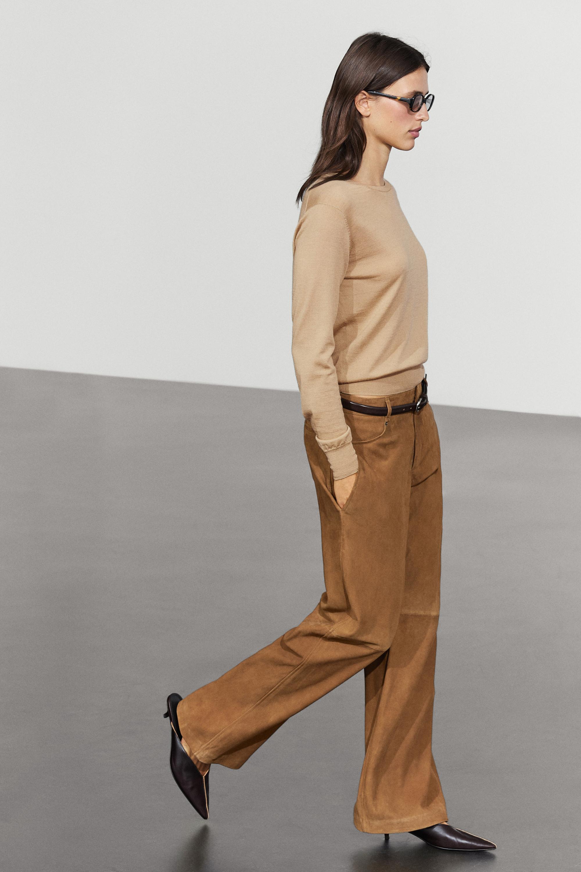 100% wool knit round neck sweater — CAMEL