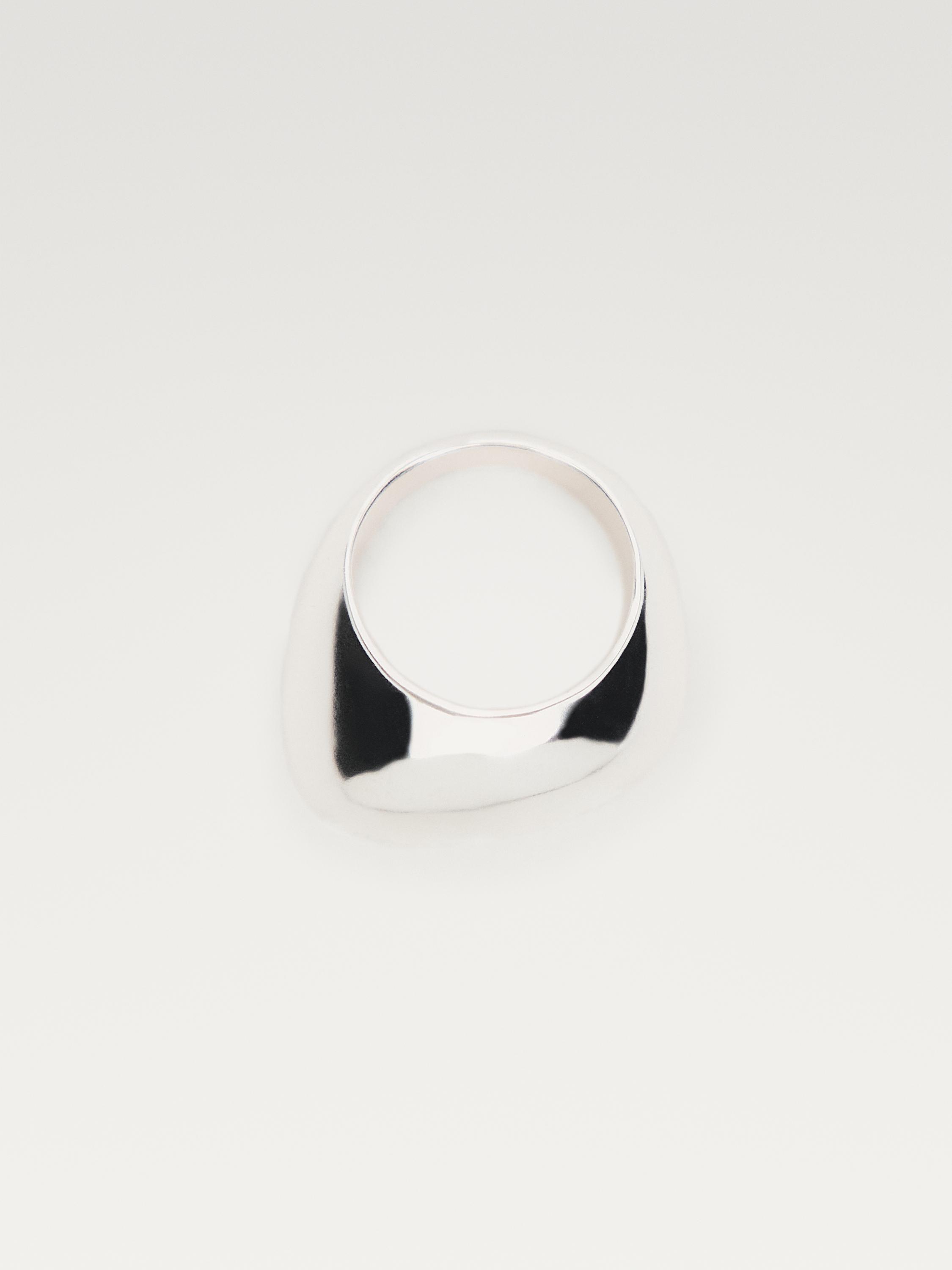Irregular thick ring