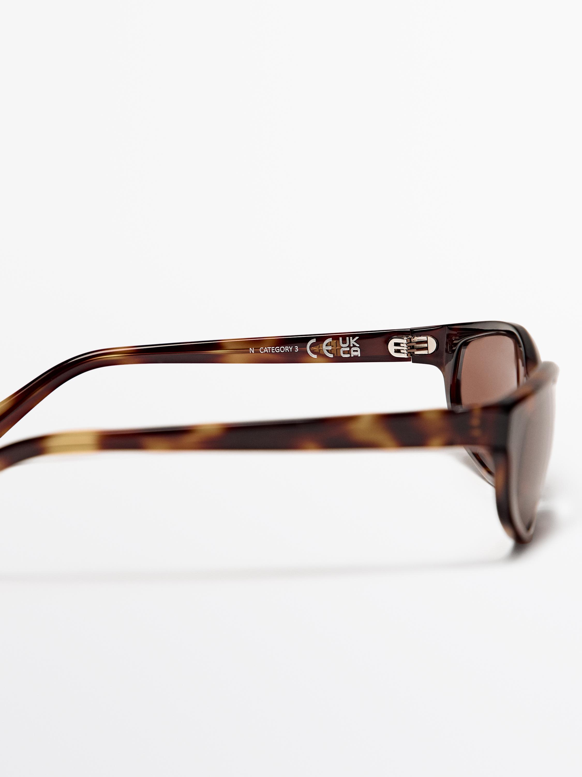 Gafas de sol pequeñas ovaladas · Marrón · Chamarras Massimo Dutti