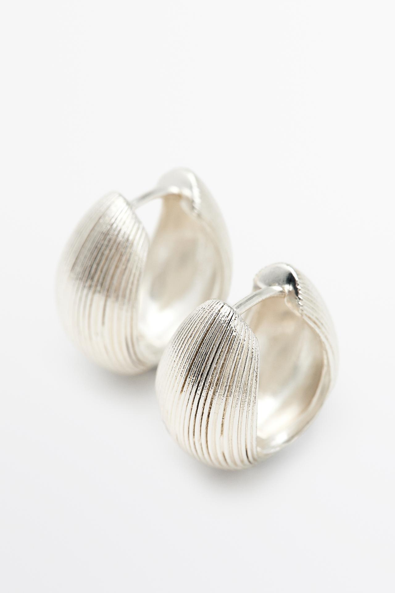 Pinstripe hoop earrings — SILVER