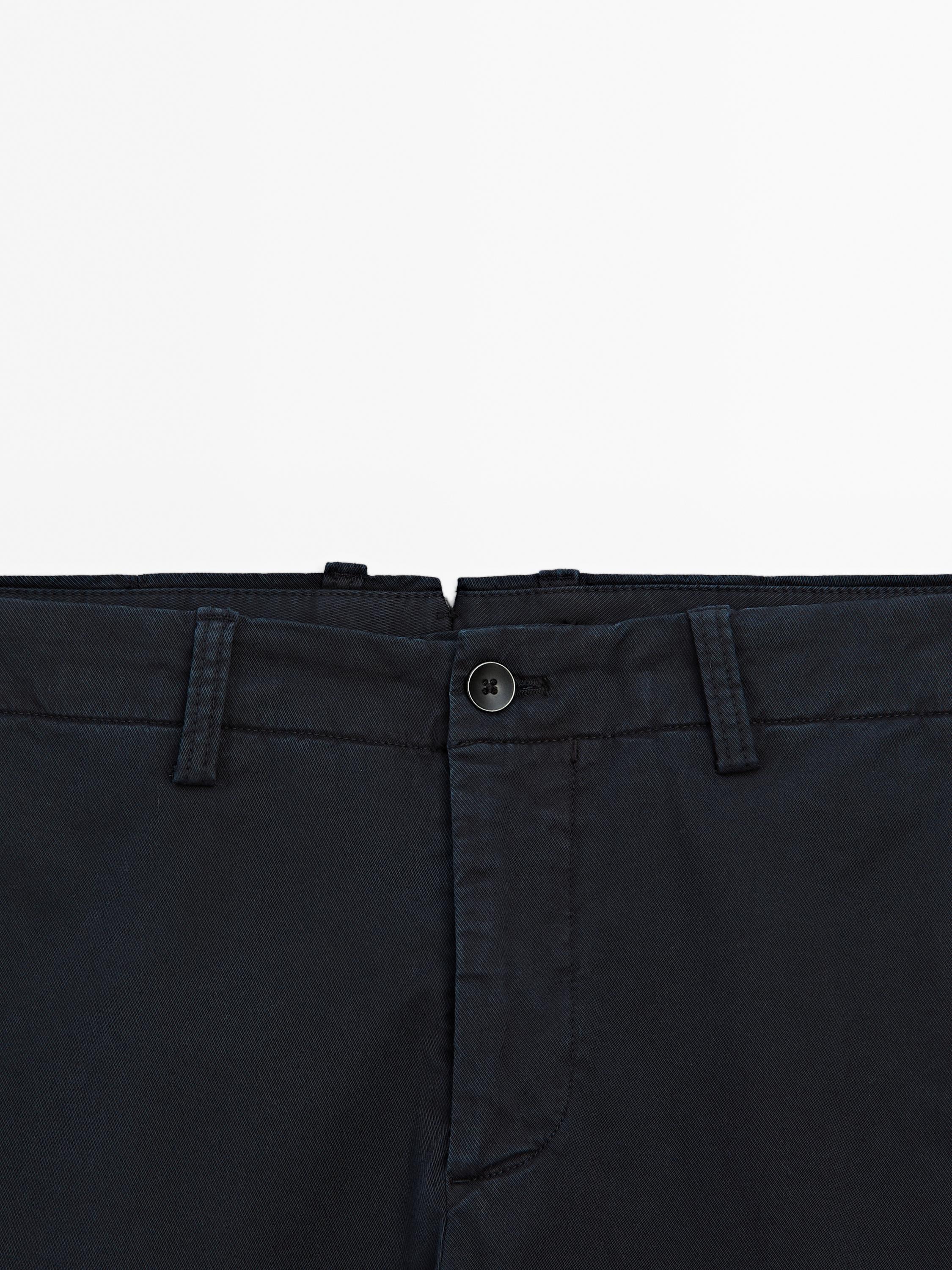 Pantalón estructura slim fit