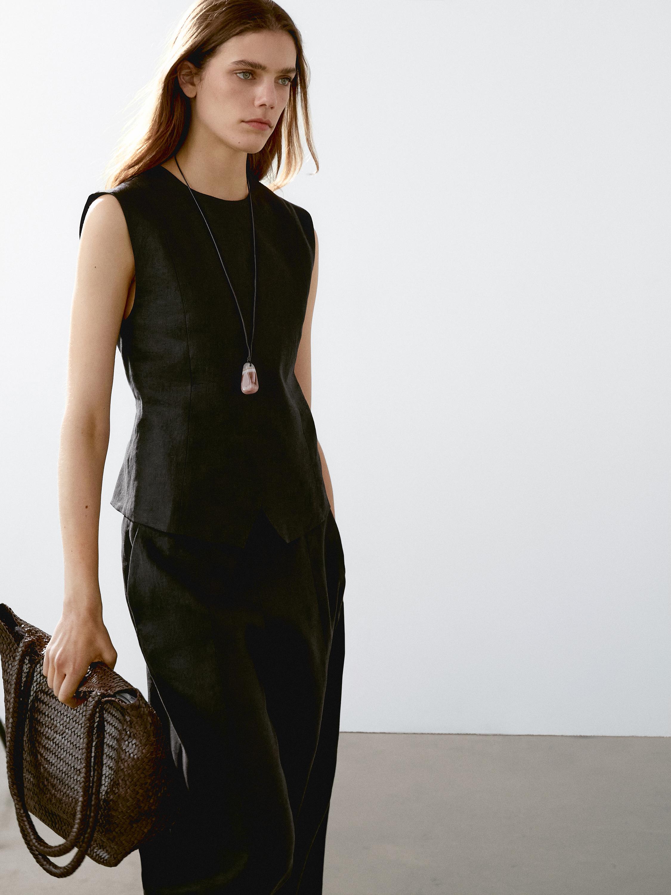 100% linen waistcoat with seam details and buckle