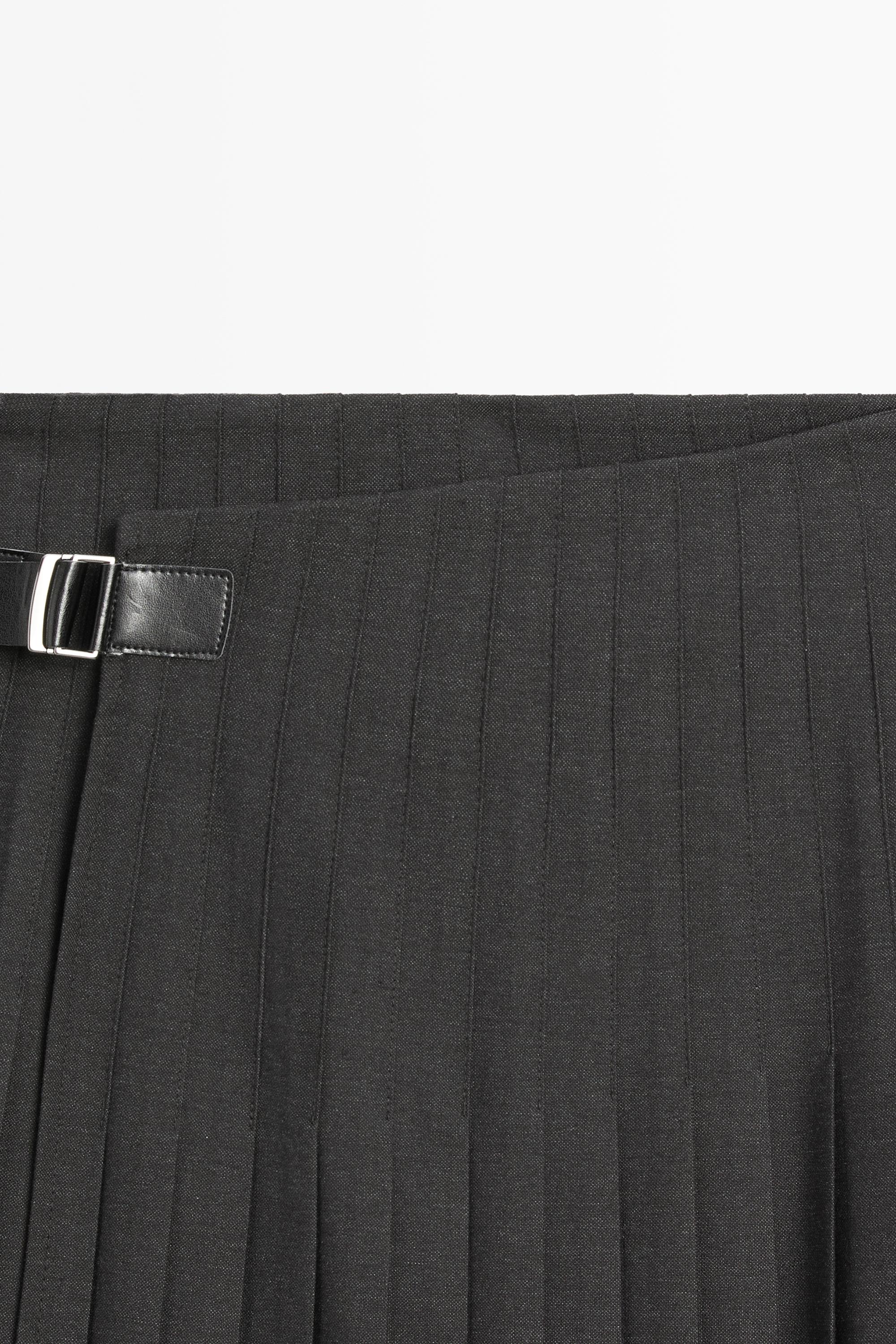 Pleated midi skirt with appliqué — GREY