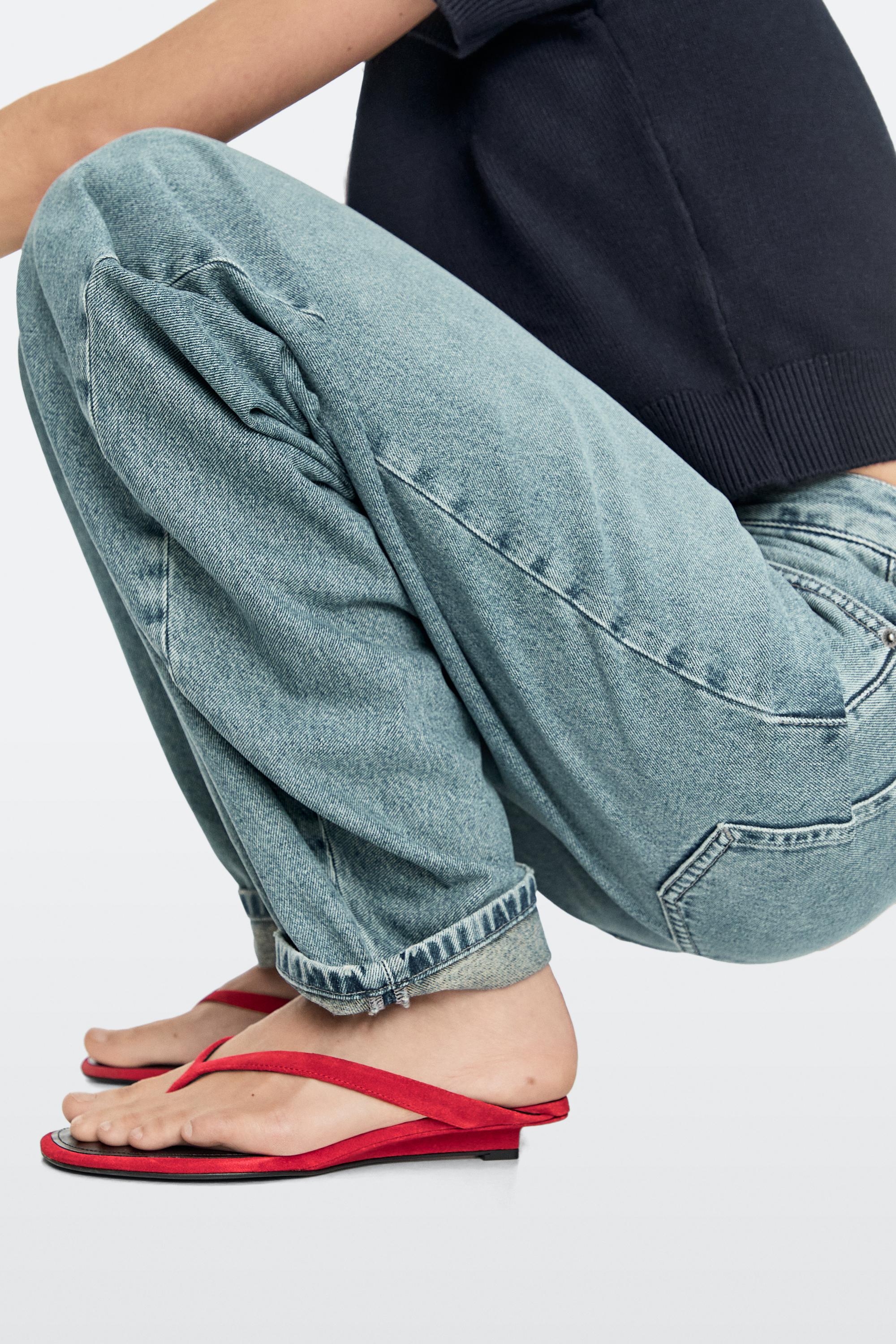 Mid-heel sandals with toe divider — RED
