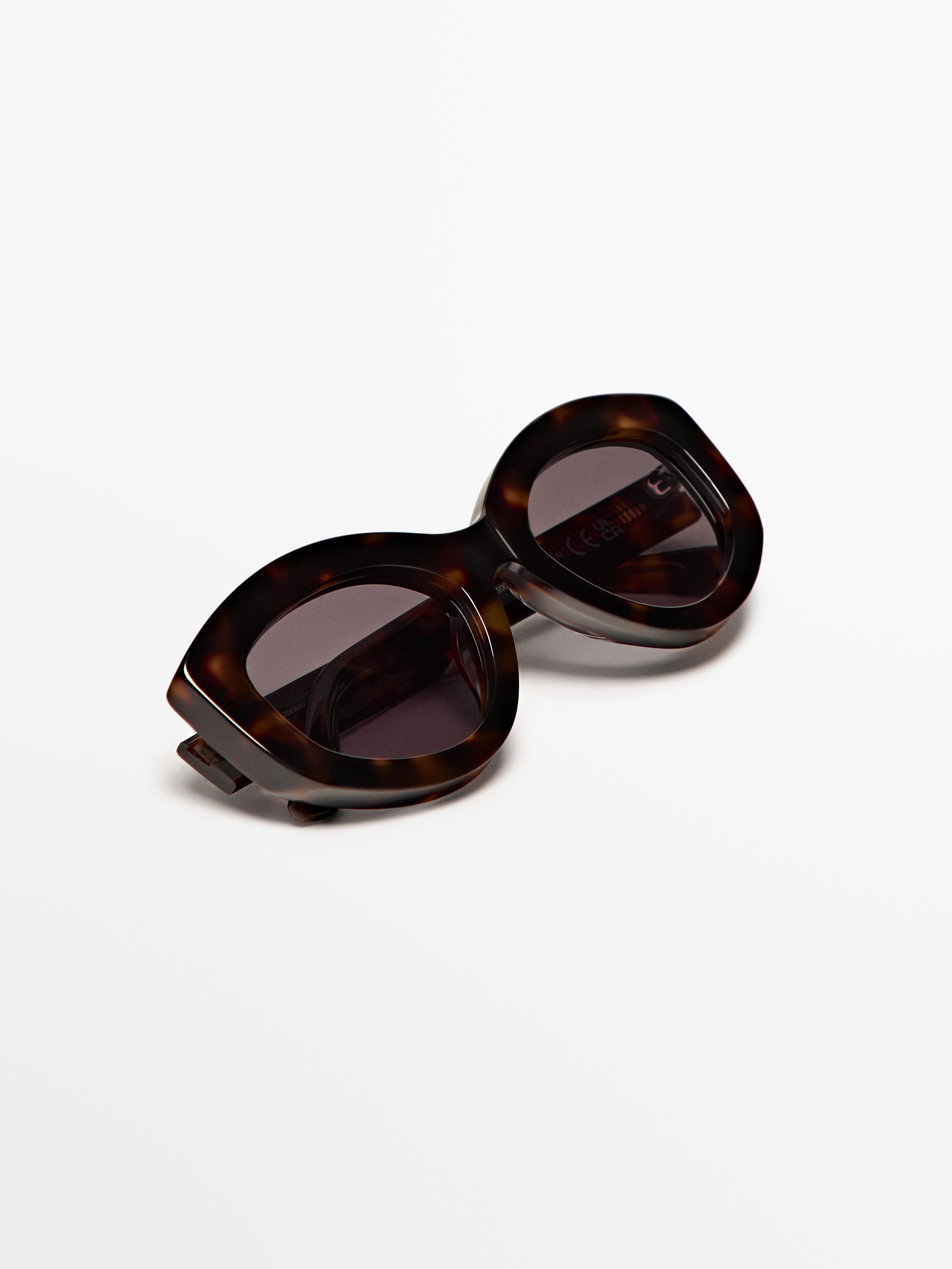 Tortoiseshell-effect sunglasses