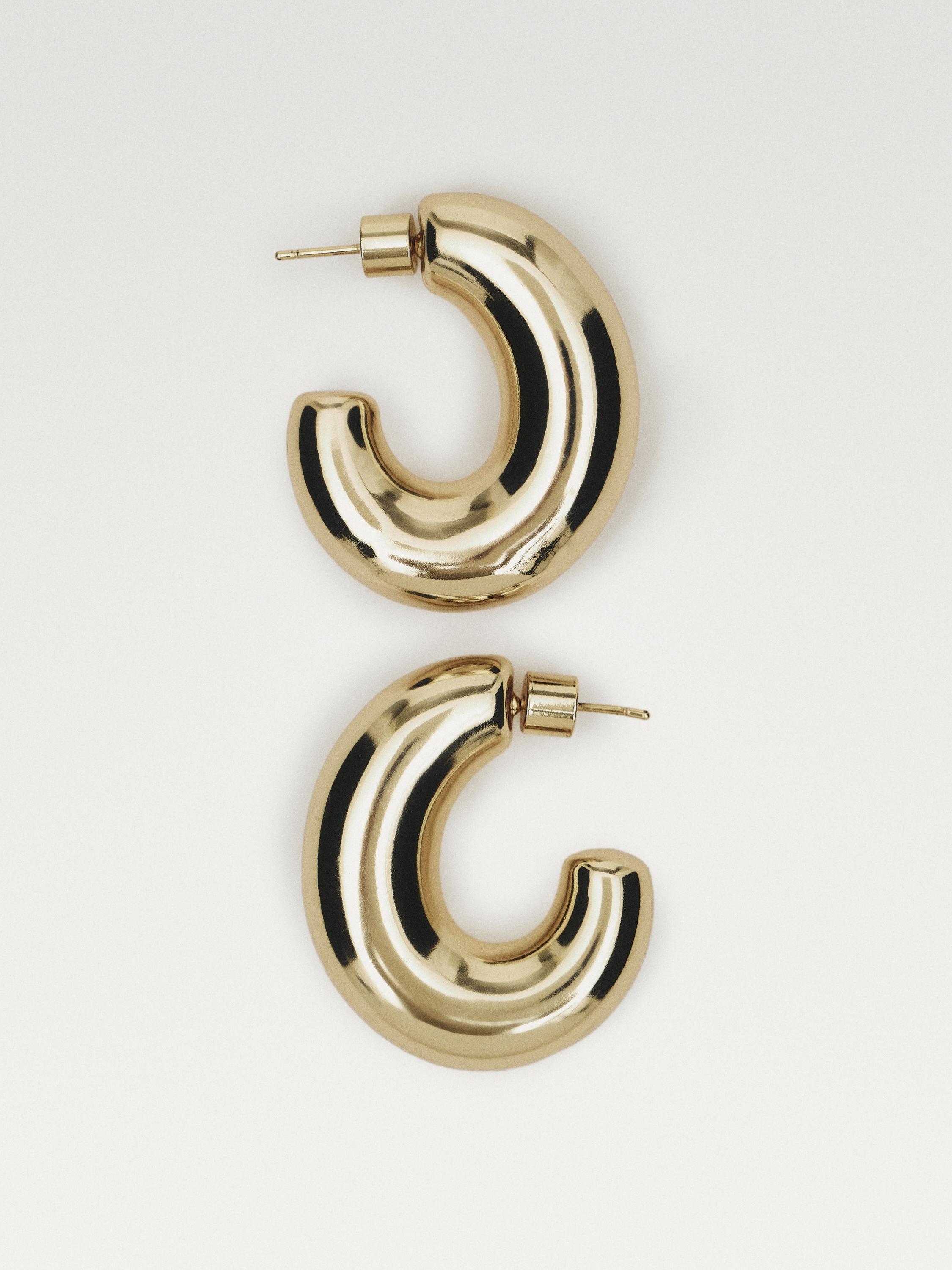 Oval hoop earrings