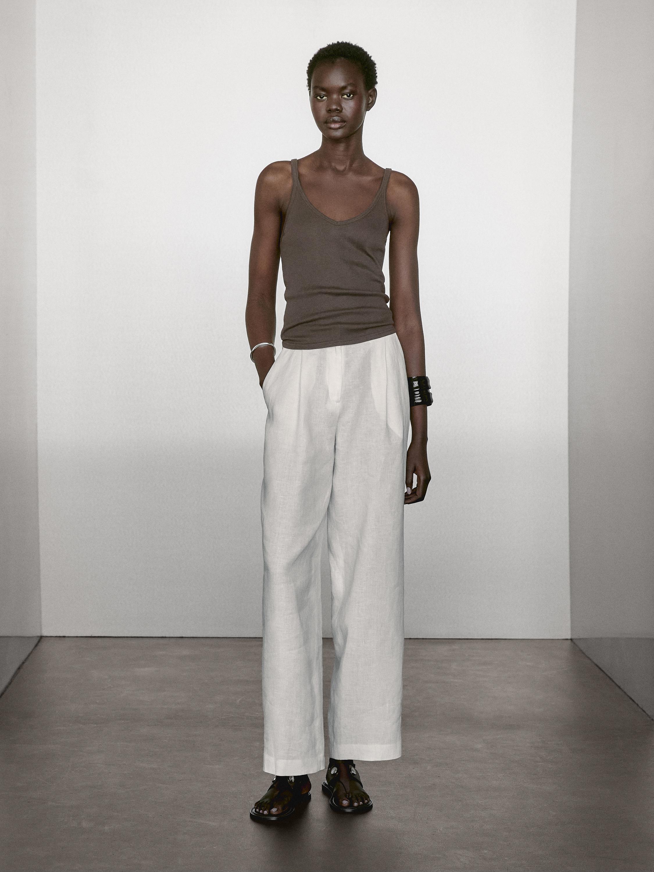 Top con scollo a v in tessuto a coste