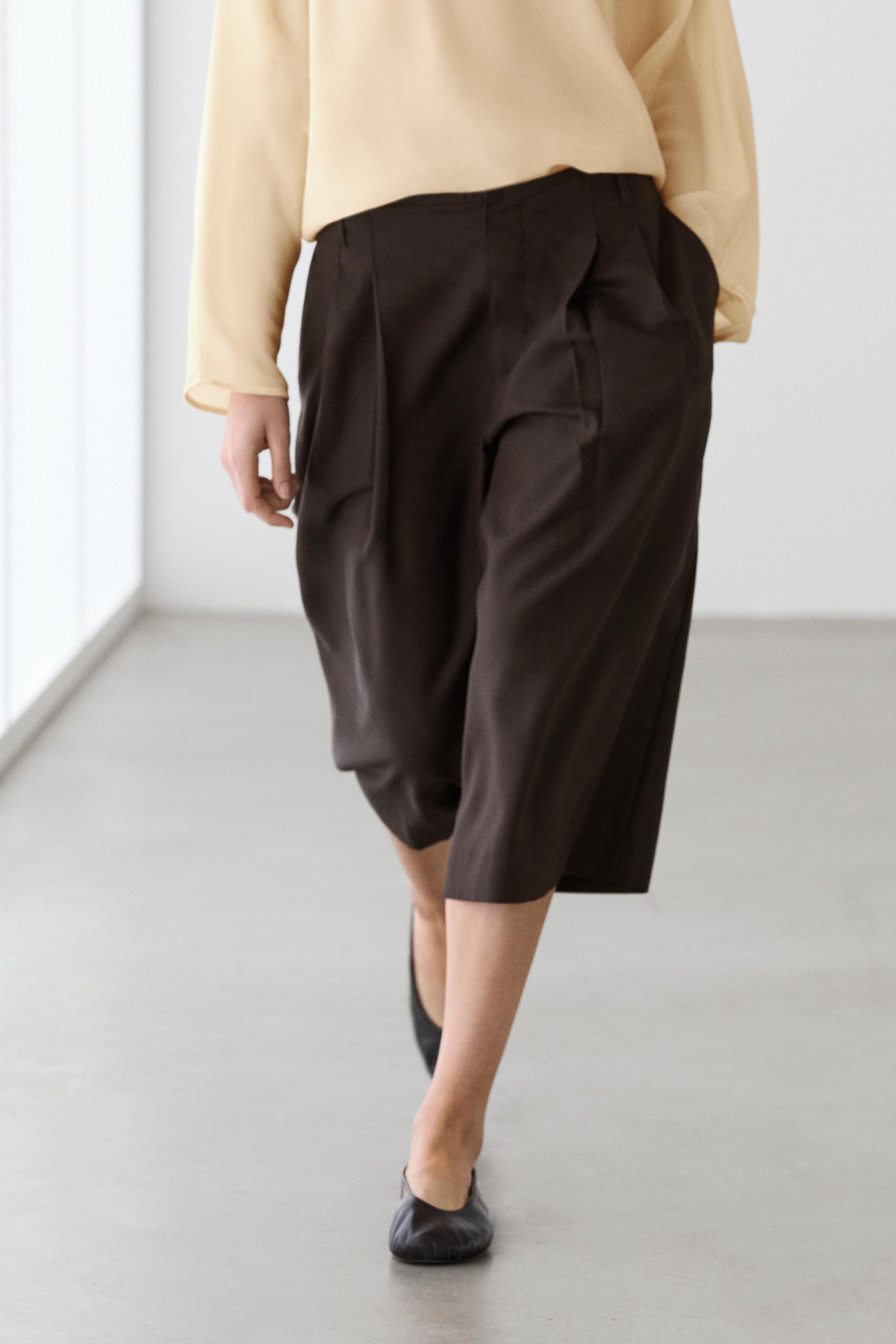 Long Bermuda shorts with striped detail — Chocolate