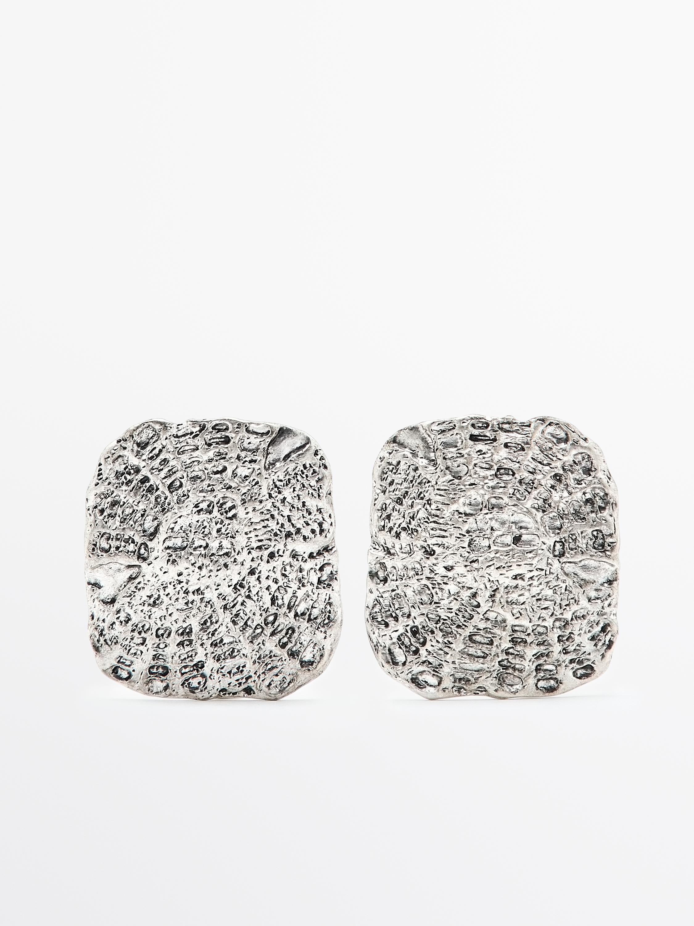 Textured medallion earrings
