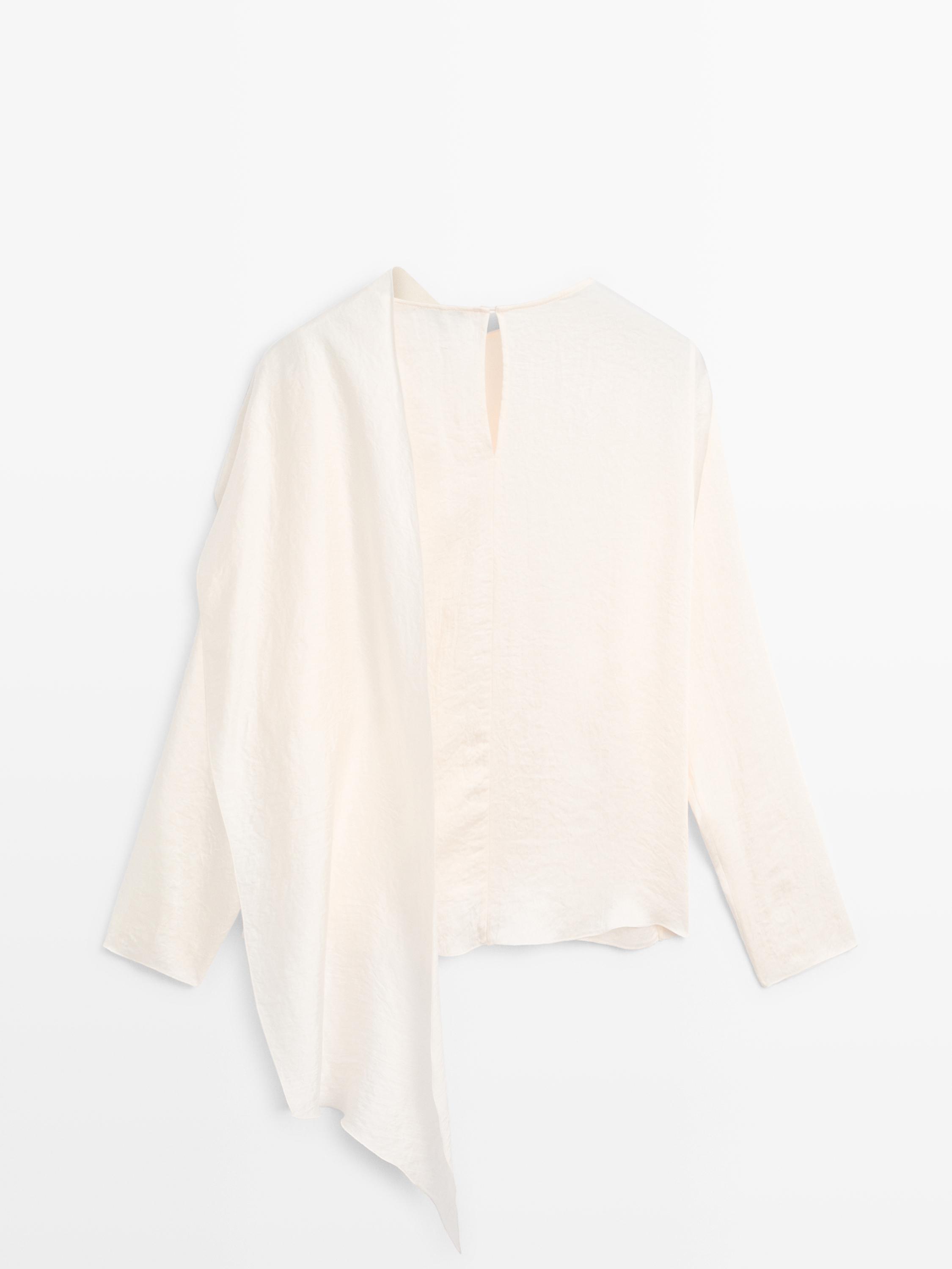 Blusa fluida cuello envolvente satinada - STUDIO